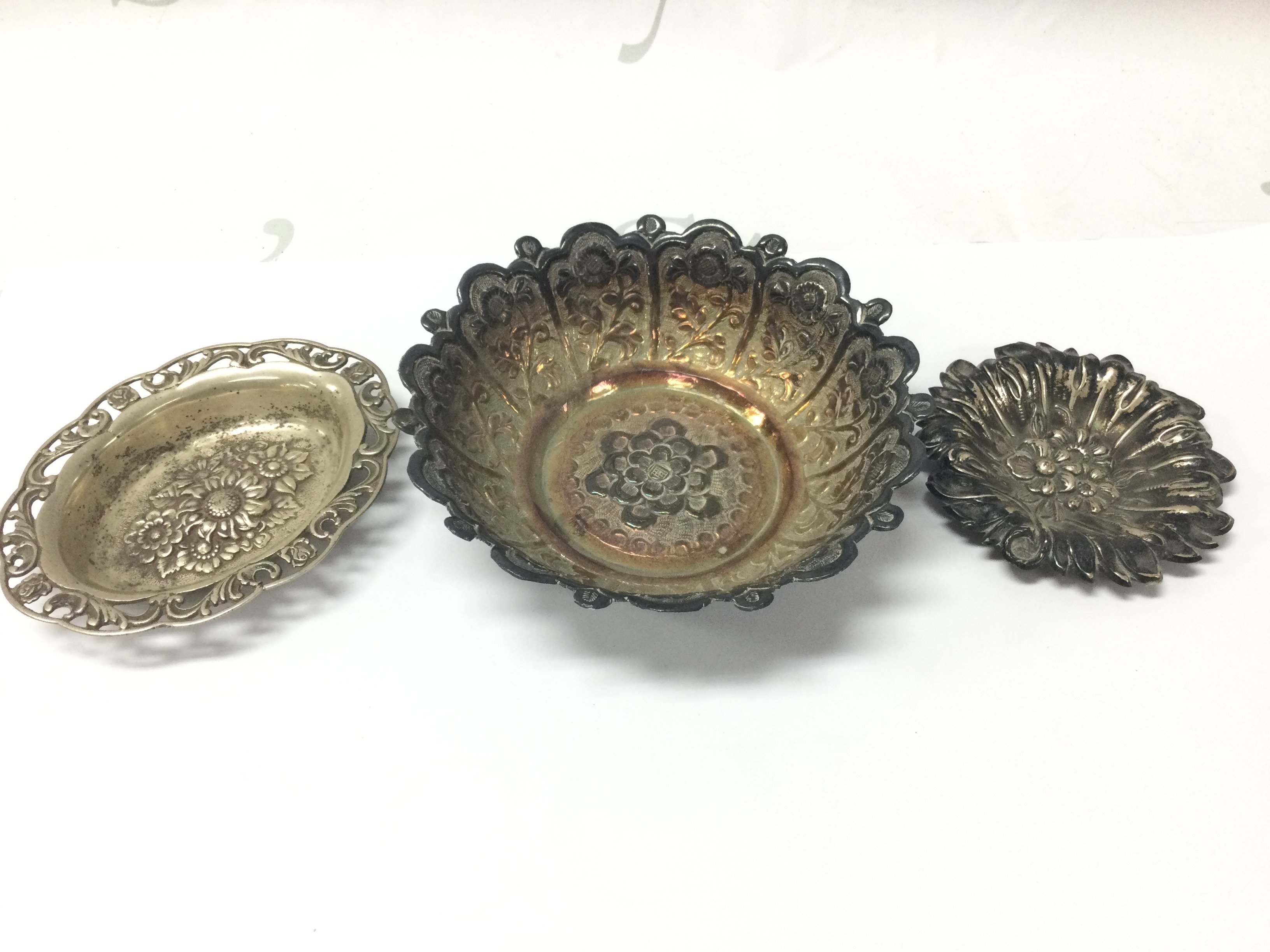 A collection of three silver dishes approximately 205g total. Postage B