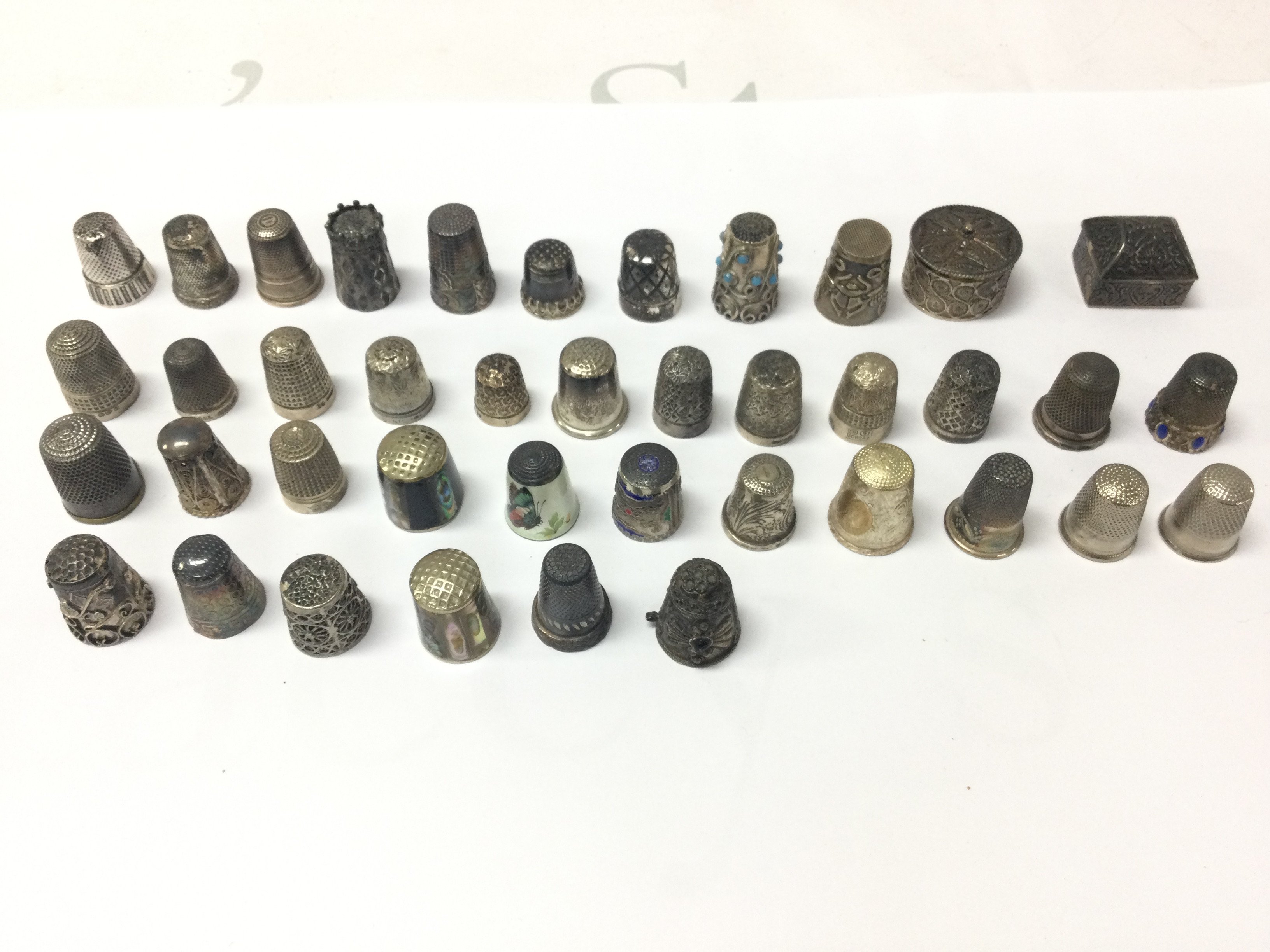 A collection of assorted thimbles including numerous silver examples. Postage B