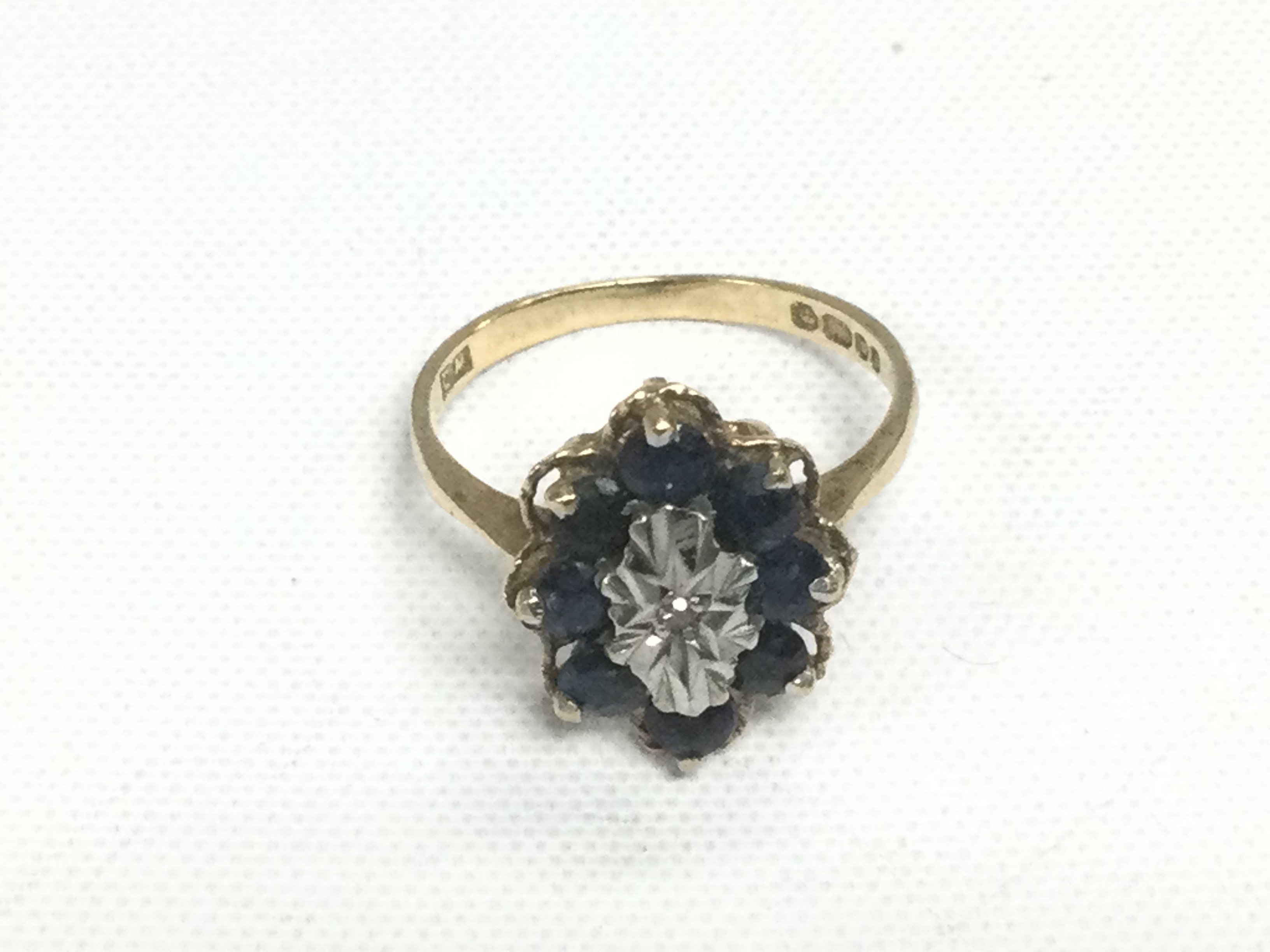 A 9ct gold ring set with sapphires, approx 2.2g. Shipping category A.