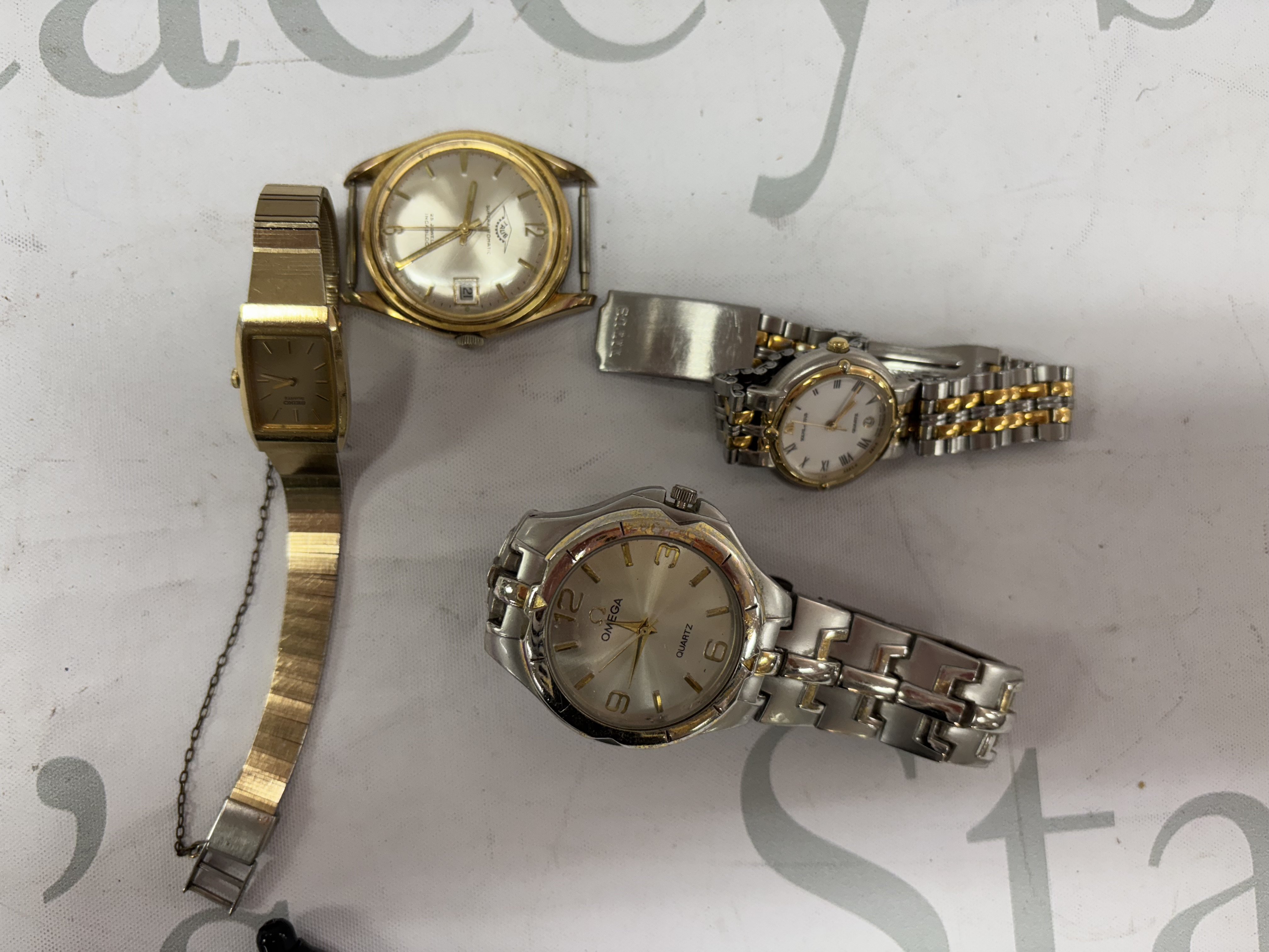 A collection various watches. Shipping category A.