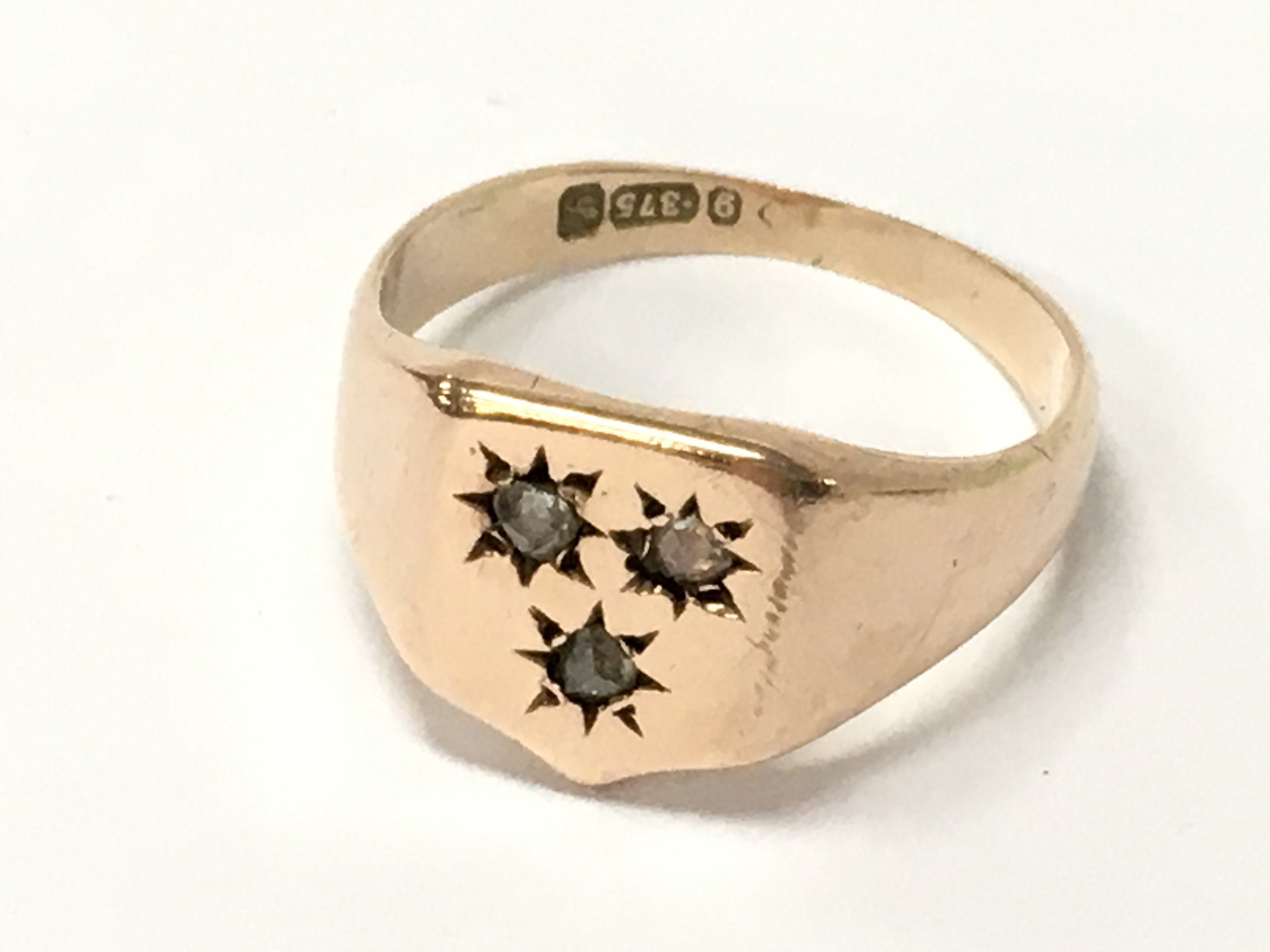 A 9ct gold ring, size Q .4.4g total weight. Postage category A