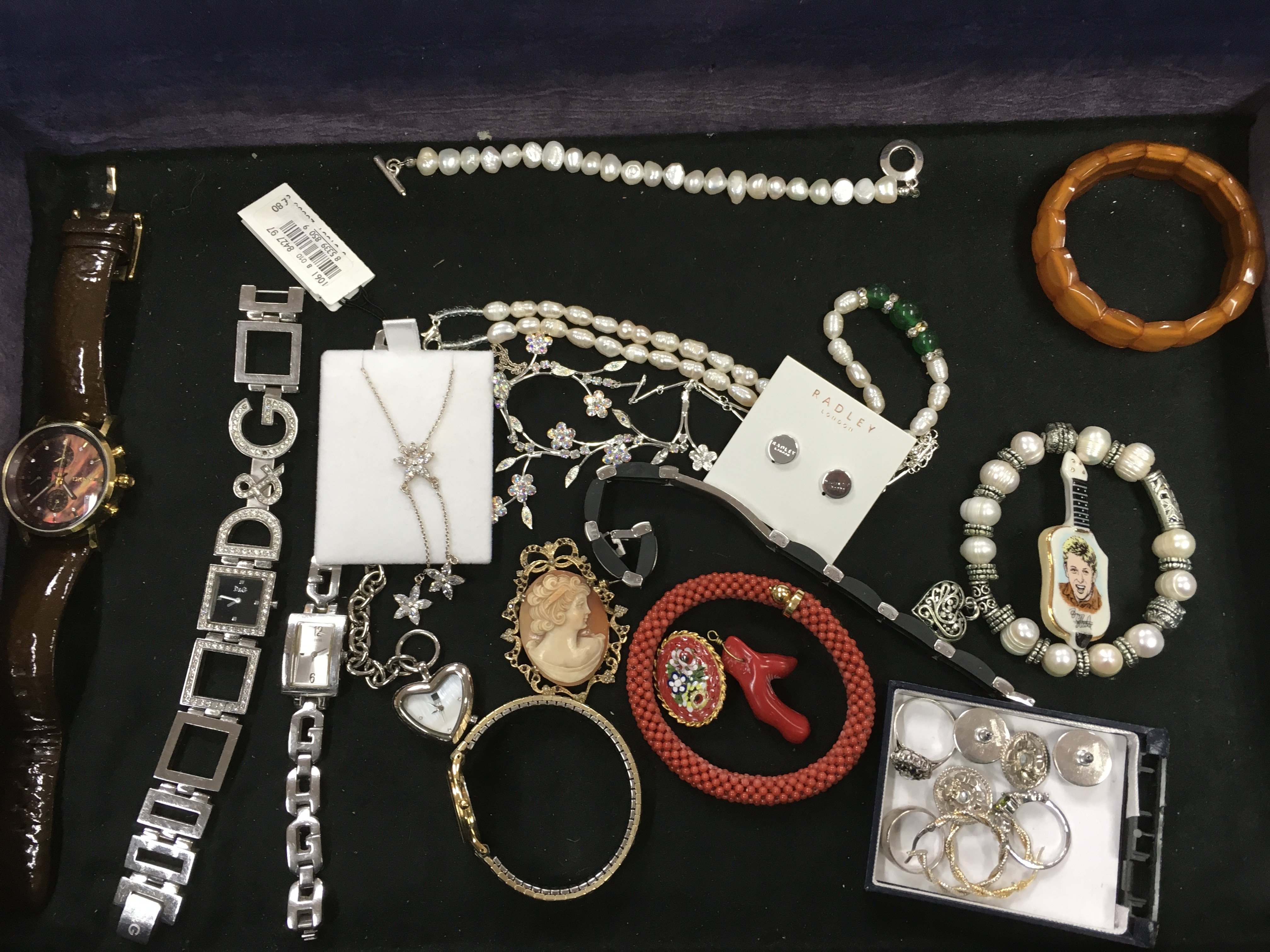 Various jewellery including a Cameo, Pearl, red coral etc . This lot can be posted without the case ,postage category A