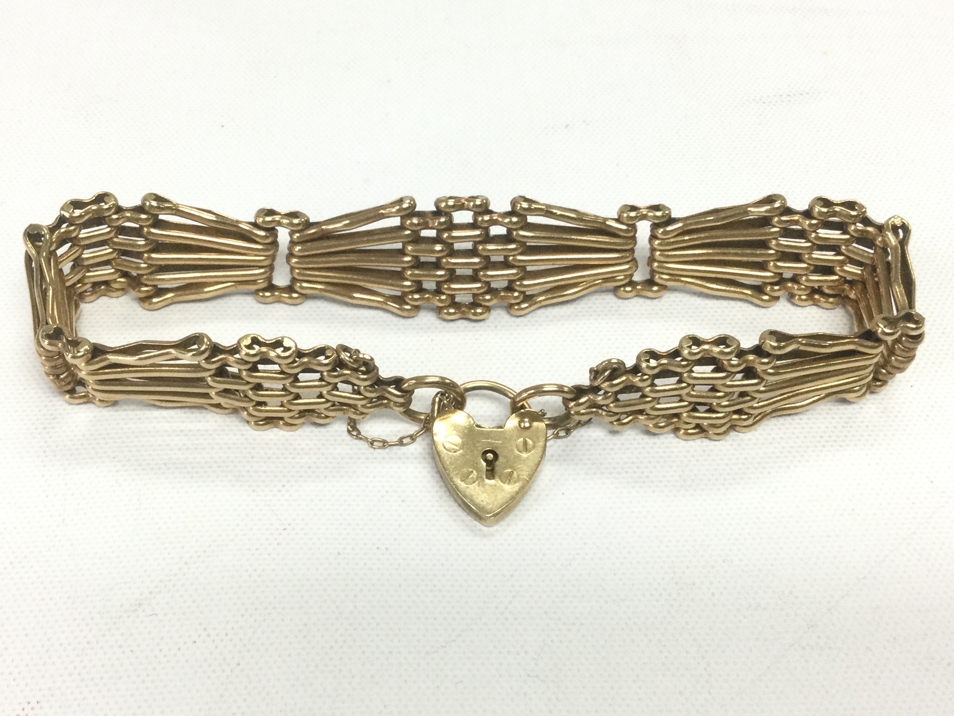 A 9ct gold bracelet, approx 21g. Shipping category A.