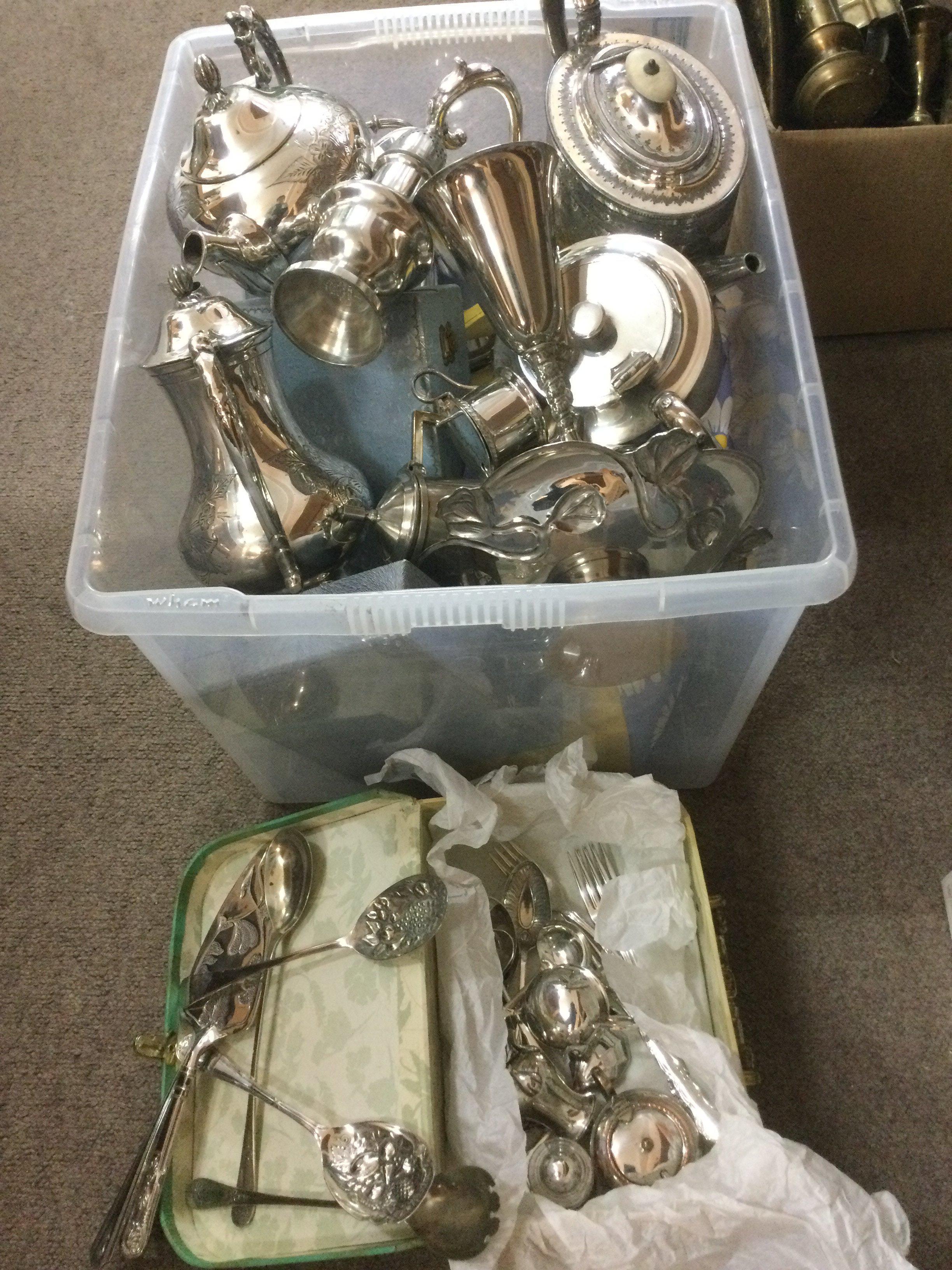 A collection of silver plated items. Shipping category D.