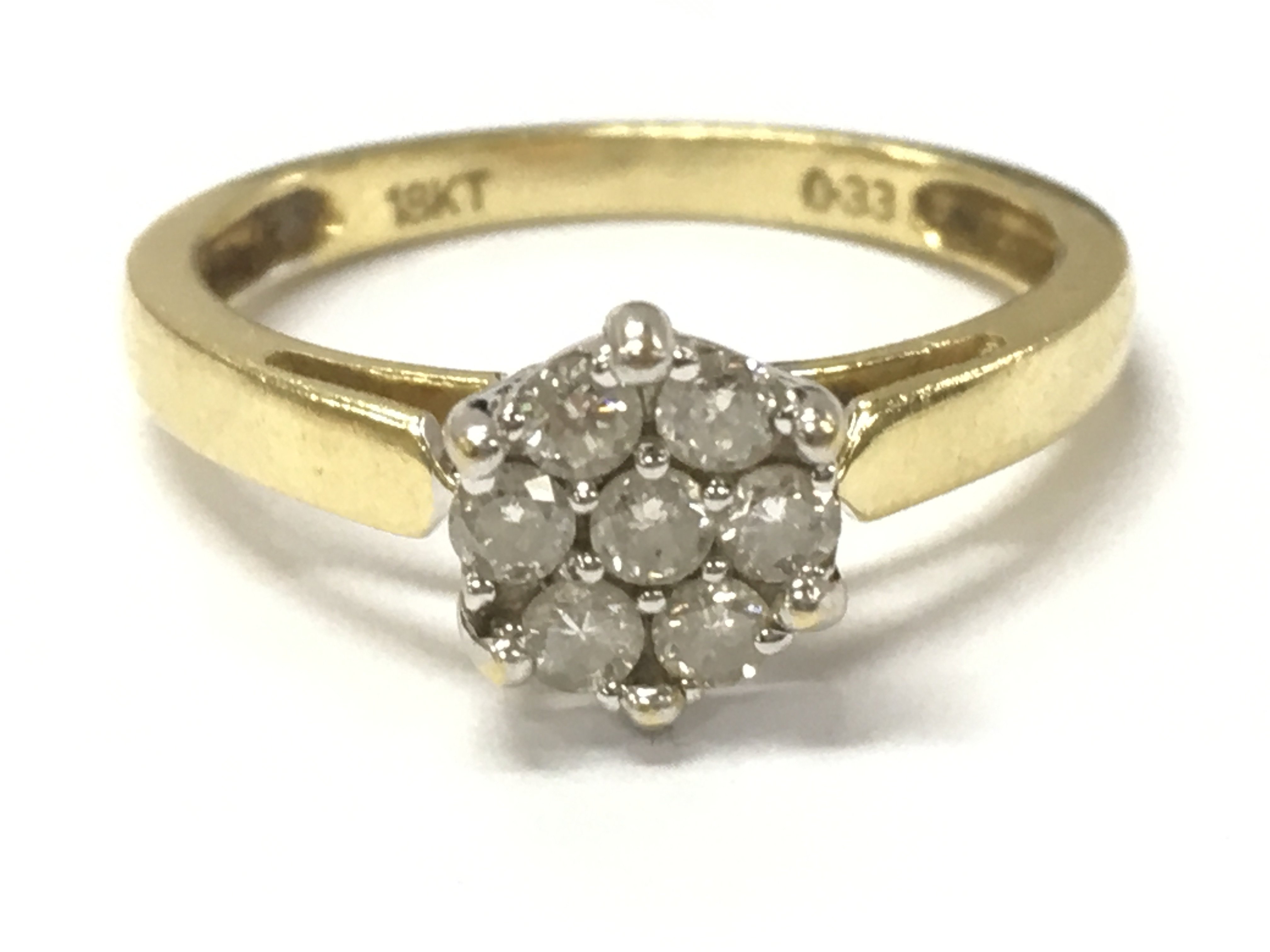 An 18ct gold diamond daisy cluster ring 1/3ct size O/P 3.8g postage category A
