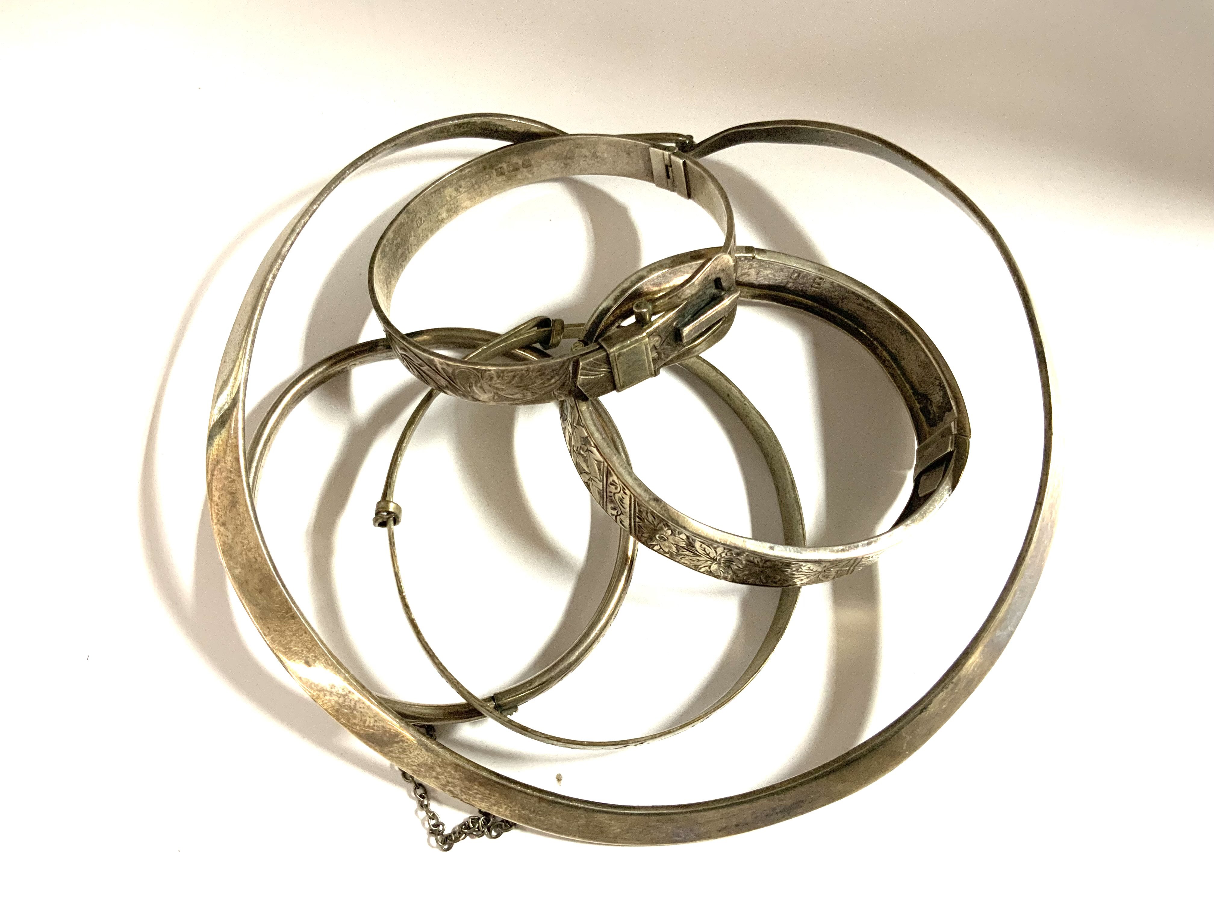 4 vintage hallmarked silver bangles together with a silver collar. (A)