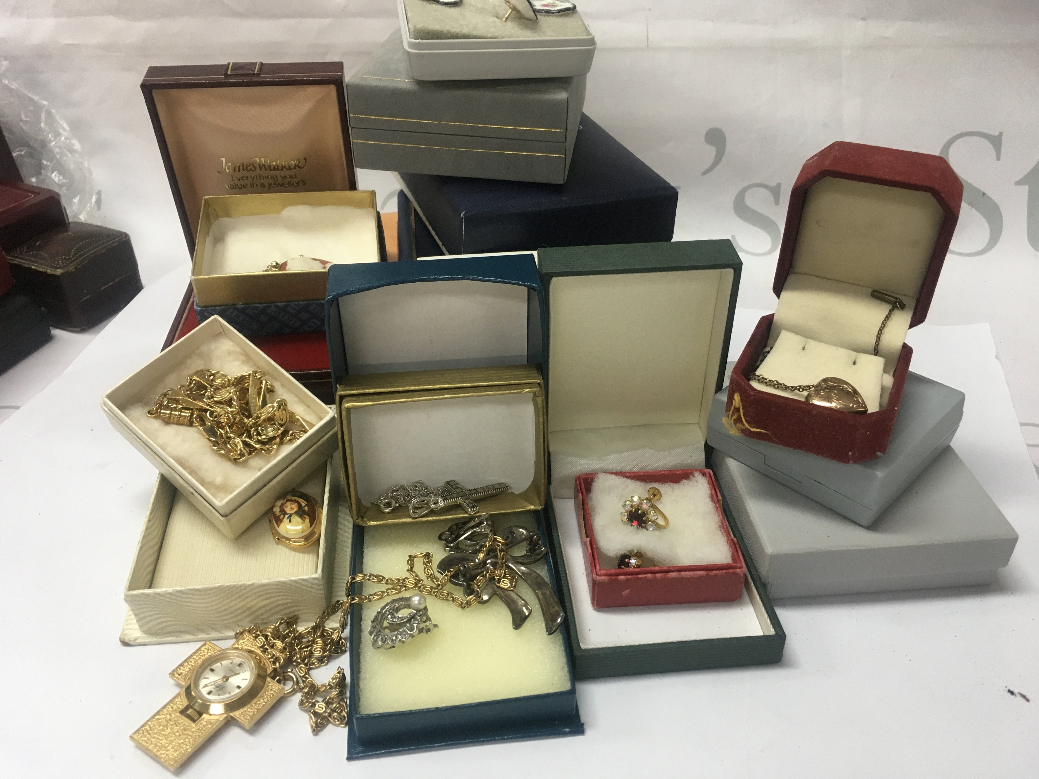 A collection of costume jewellery.