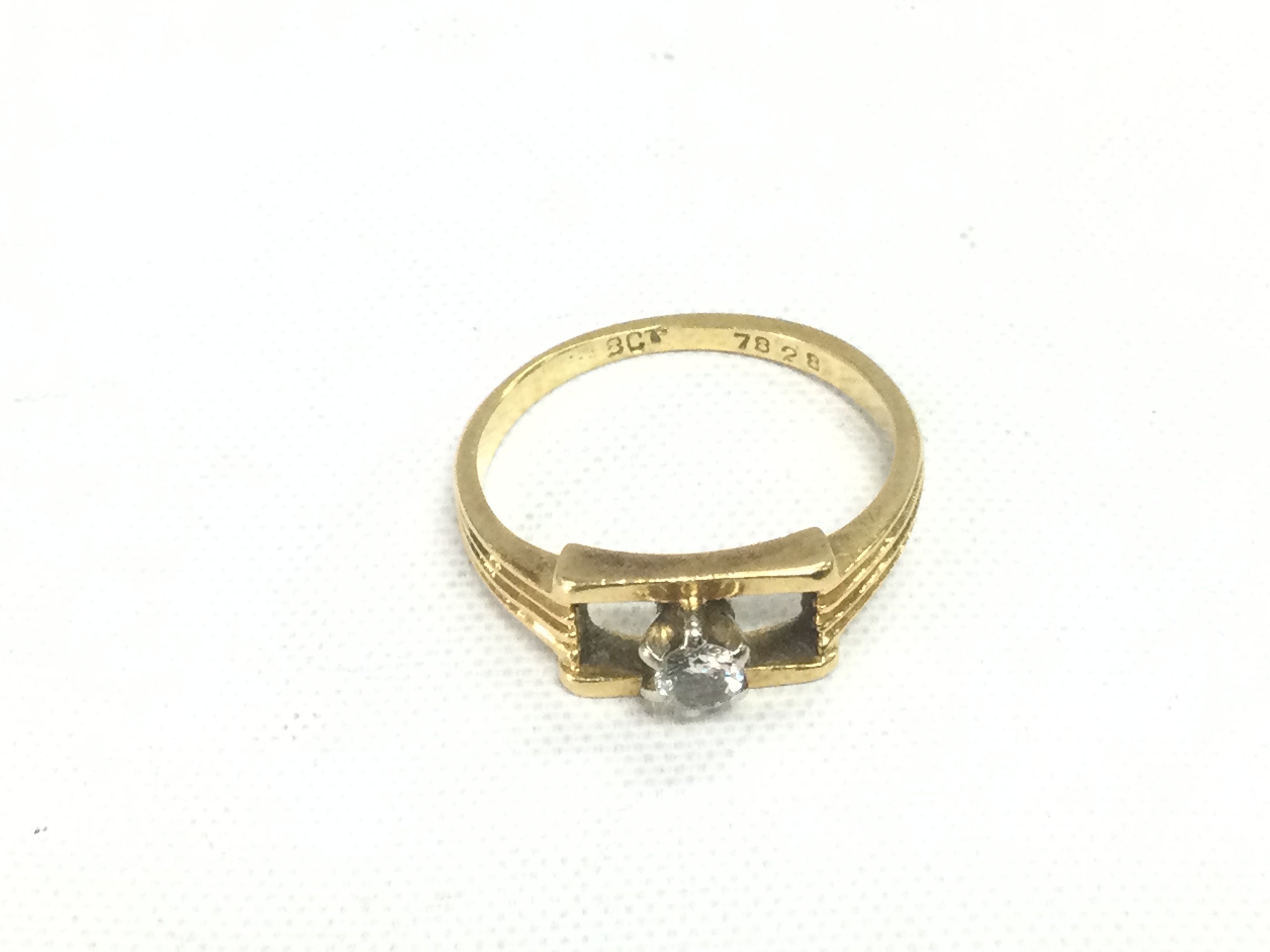An 18ct gold solitaire diamond ring, approx 3.2g and approx size L. Shipping category A.