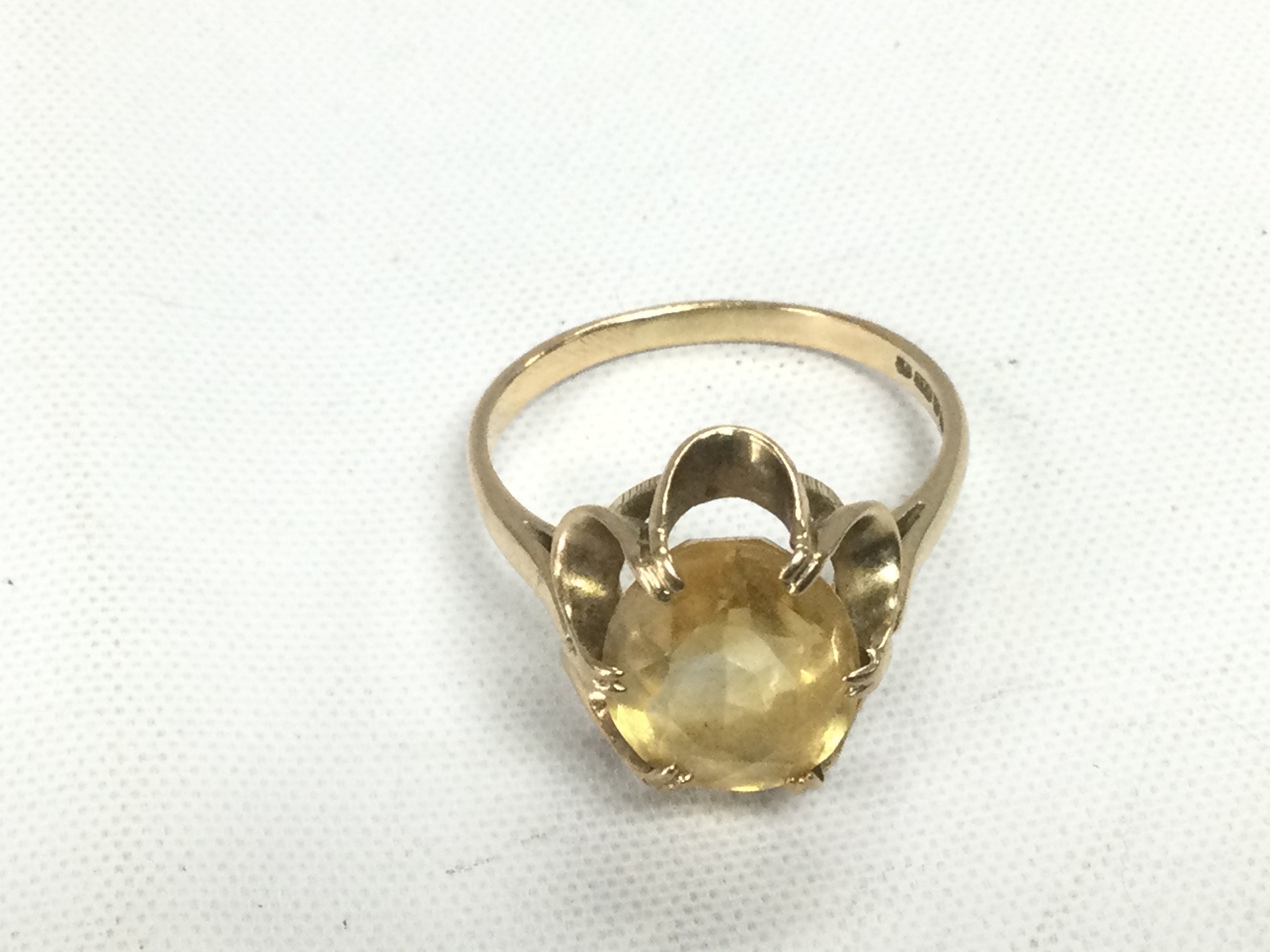 A 9ct gold ring set with a citrine stone, approx 3.8g and approx size S. Shipping category A.