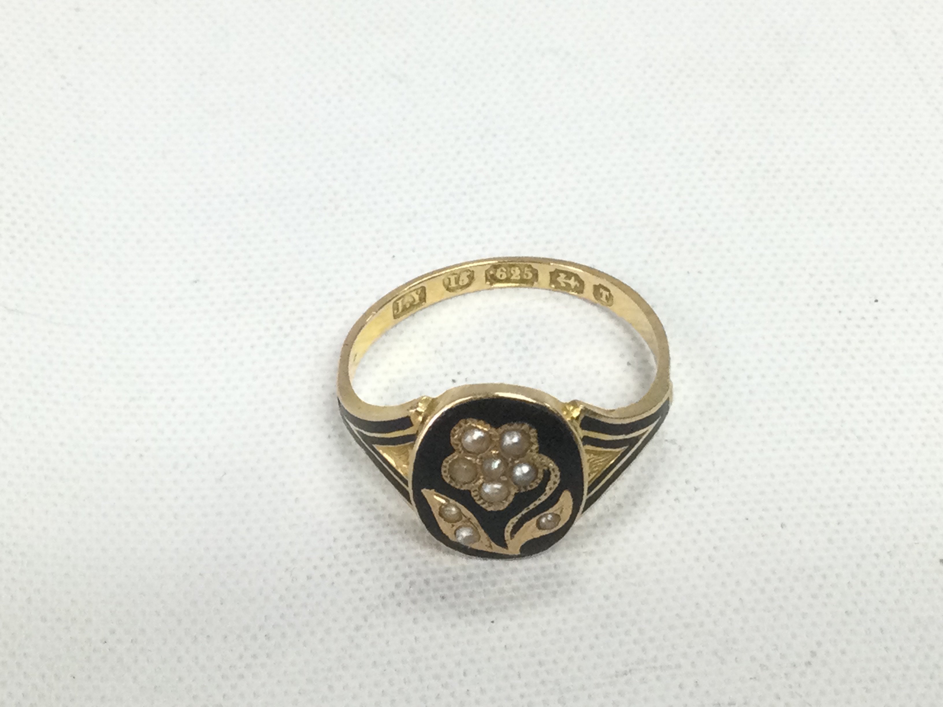 A Victorian 15ct gold ring set with pearls, approx 2g and approx size M. Shipping category A.