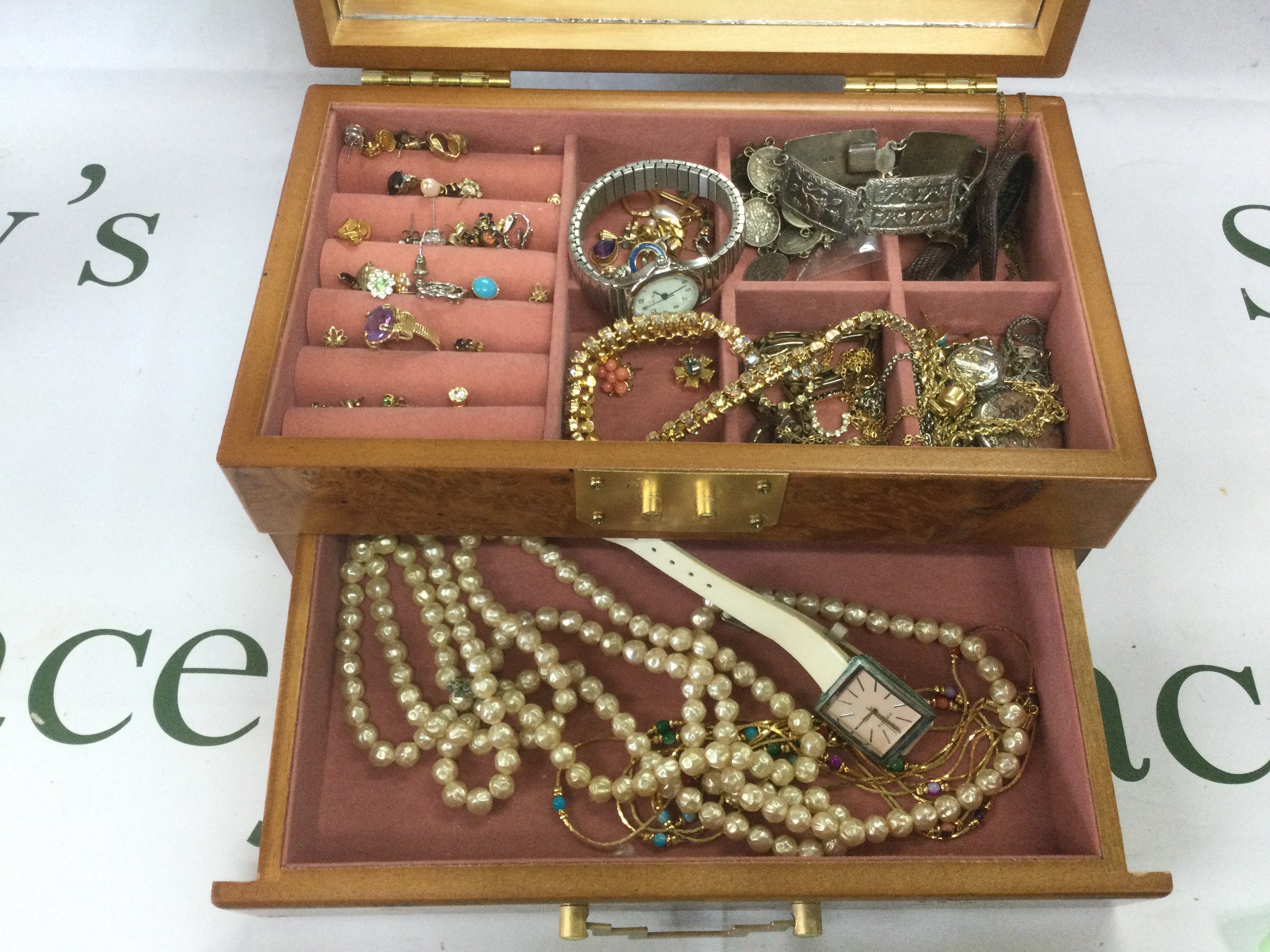 A box of costume jewellery. Shipping category D.