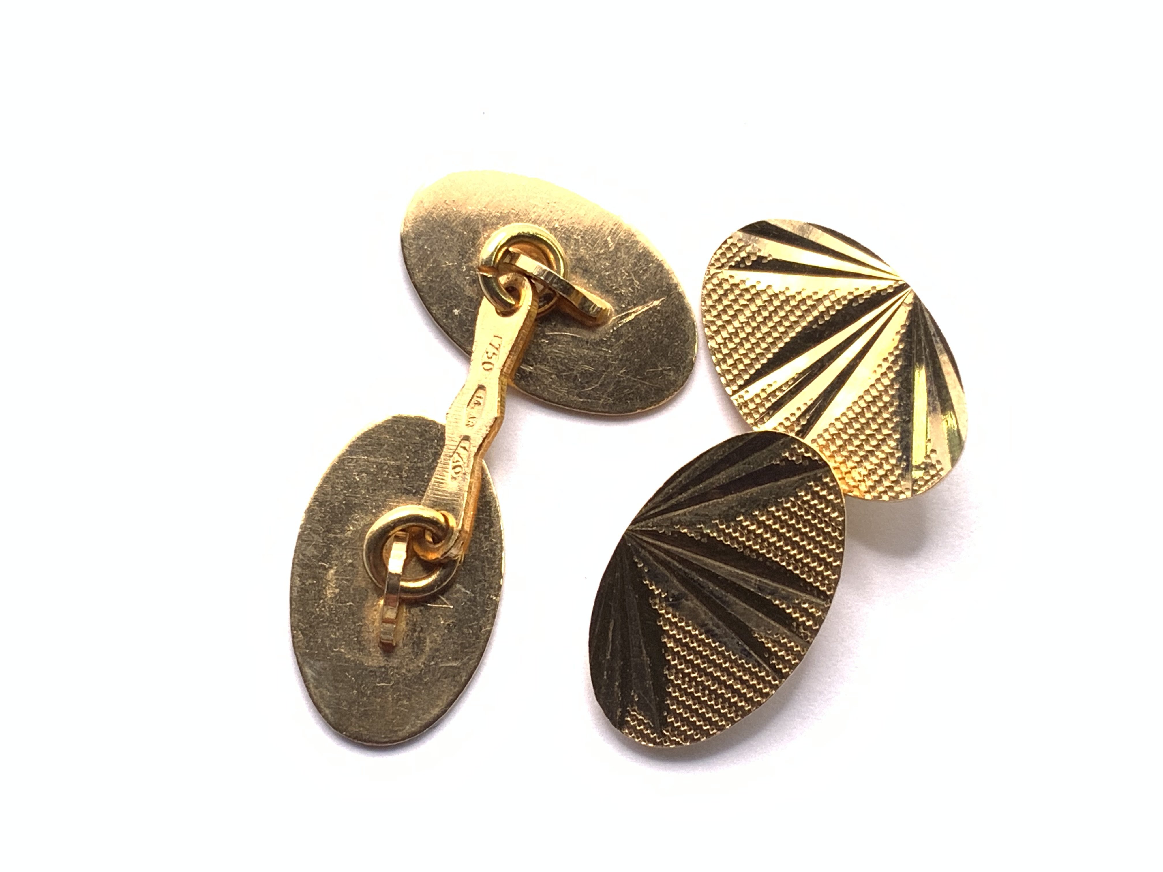 A pair of 18ct yellow gold cufflinks, 5.4g (A)