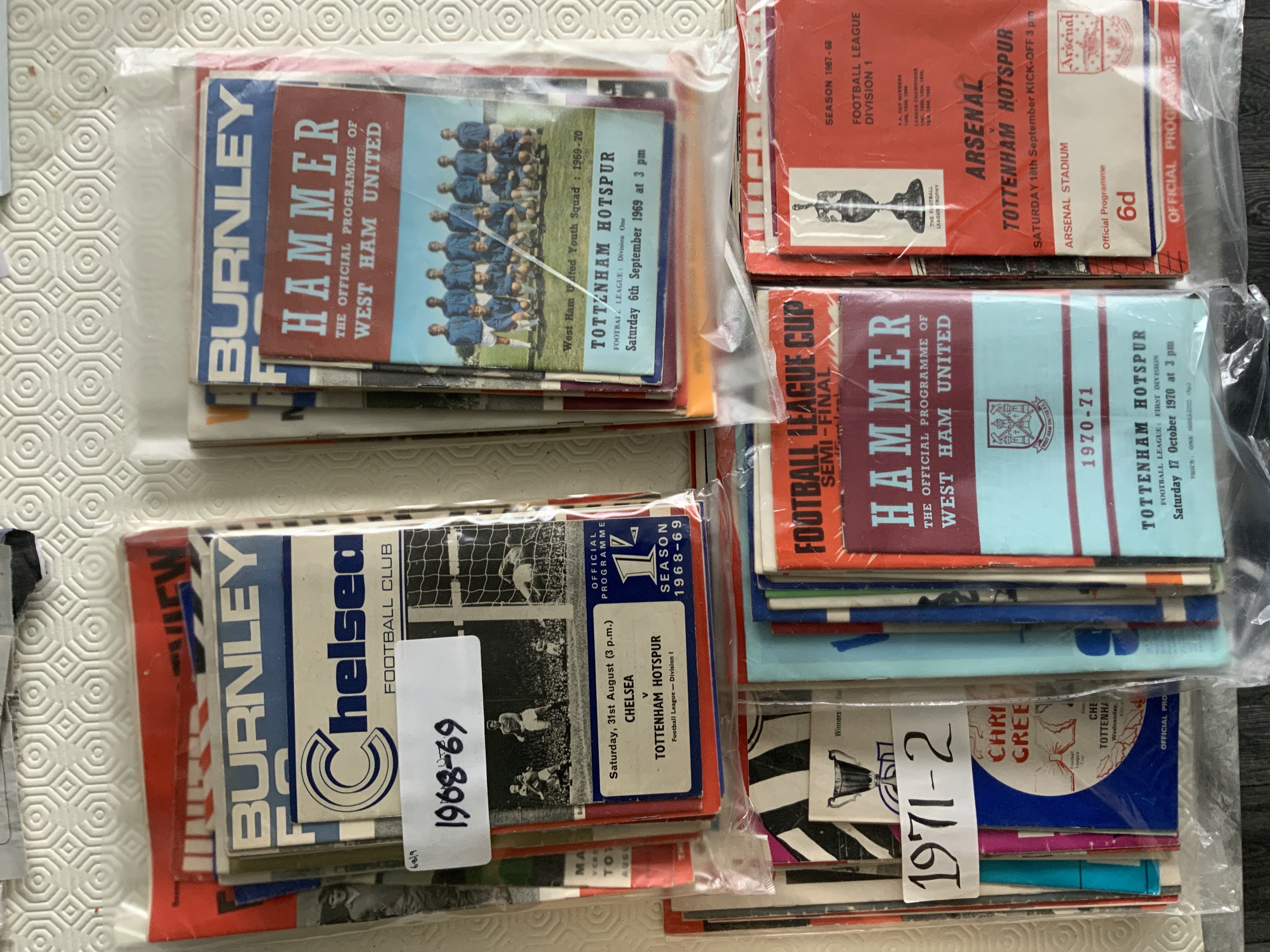 Tottenham Away Football Programmes: 89 different from 67/68 to 71/72 with 68/69 complete. Good.