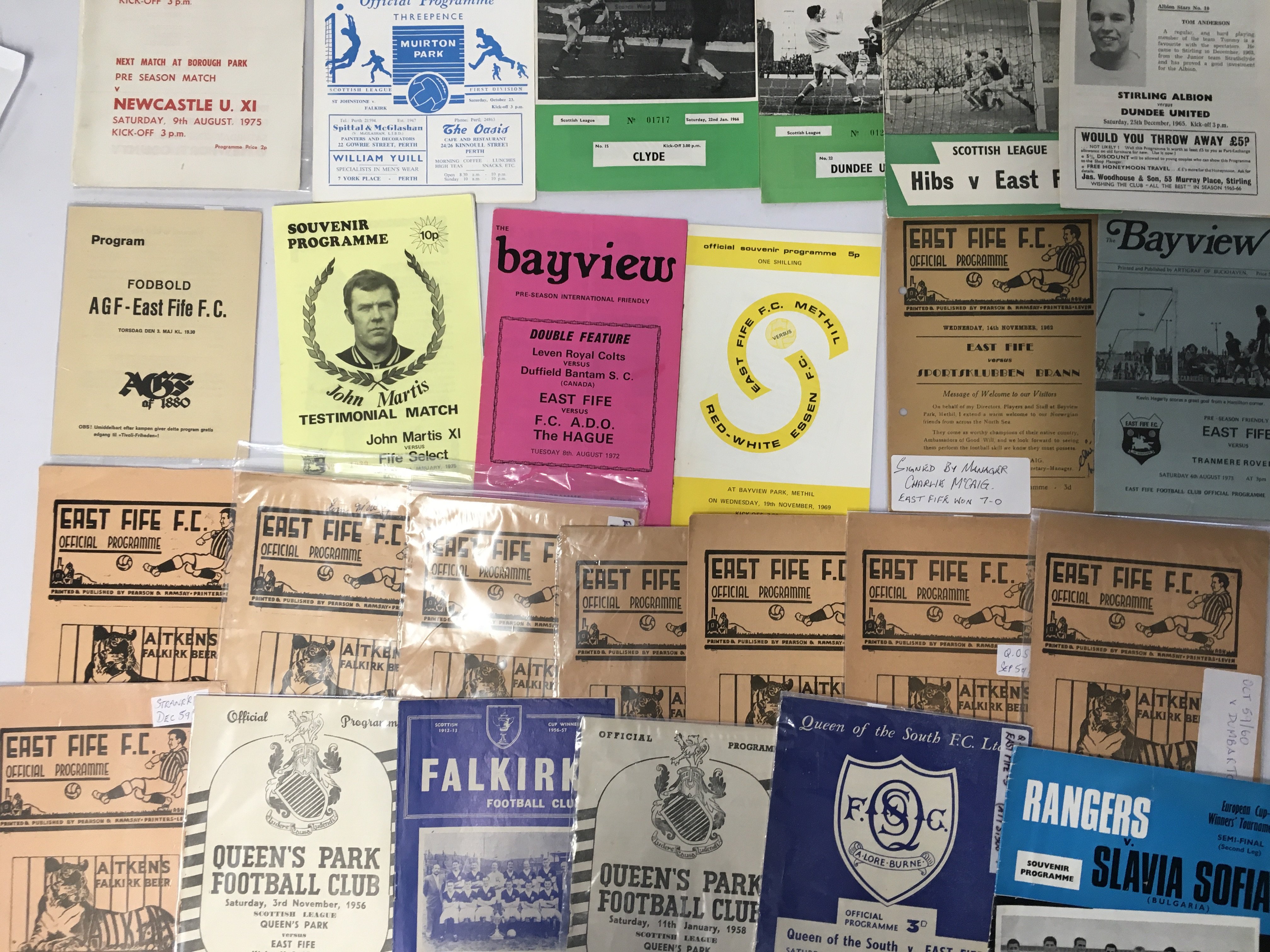 Scottish Football Programmes: late 50s include 8 x East Fife and a home programme for Queens Park, Queen of the South and Hibernian. C/W a few 60s and 70s. Very good with mainly East Fife content. (25)