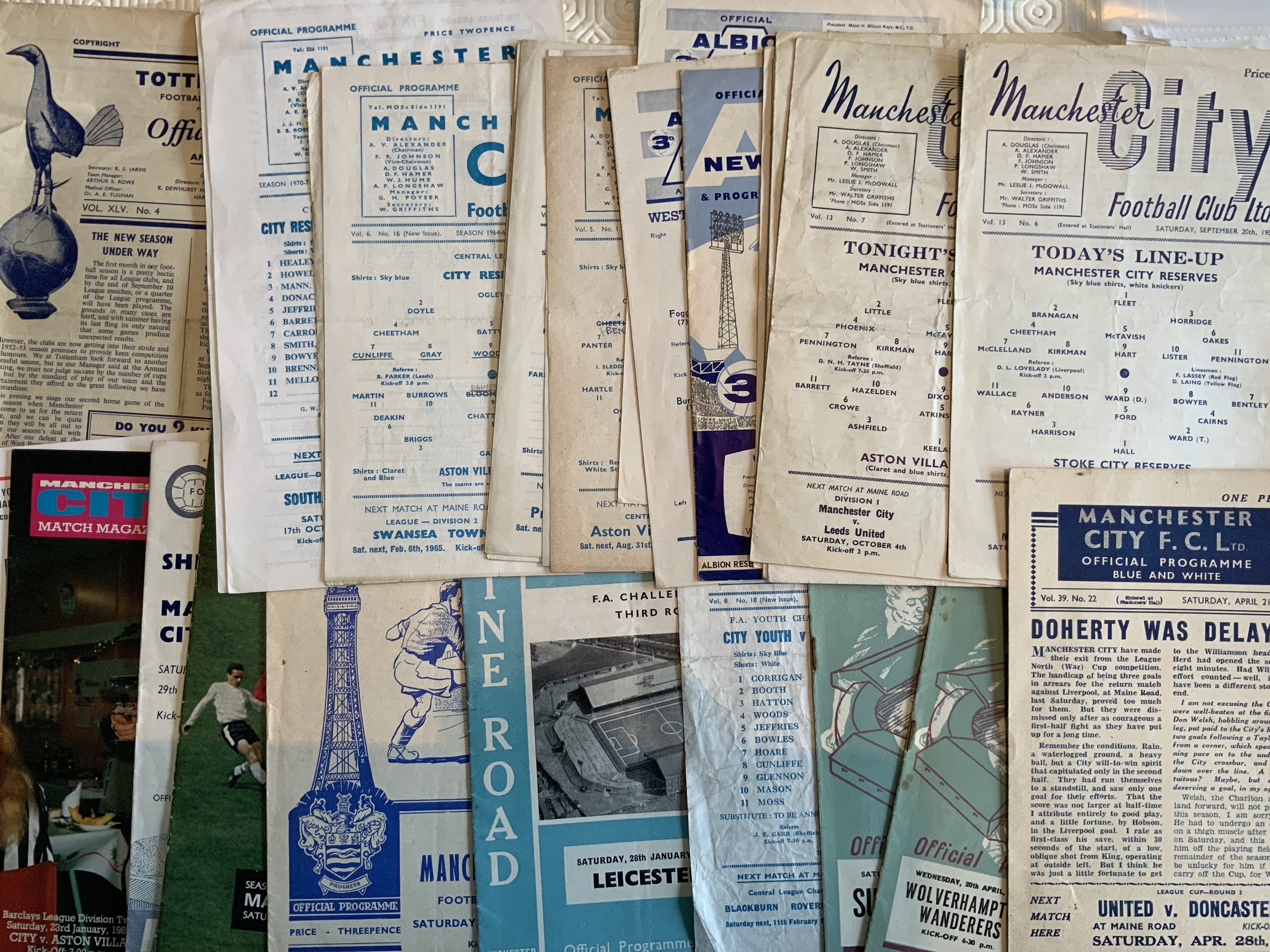 Manchester City Football Programmes: 19 reserves to include some late 50s early 60s homes with tokens missing. C/W a few 1st team aways from 59/60 and 44/45 Home v Blackpool plus more.