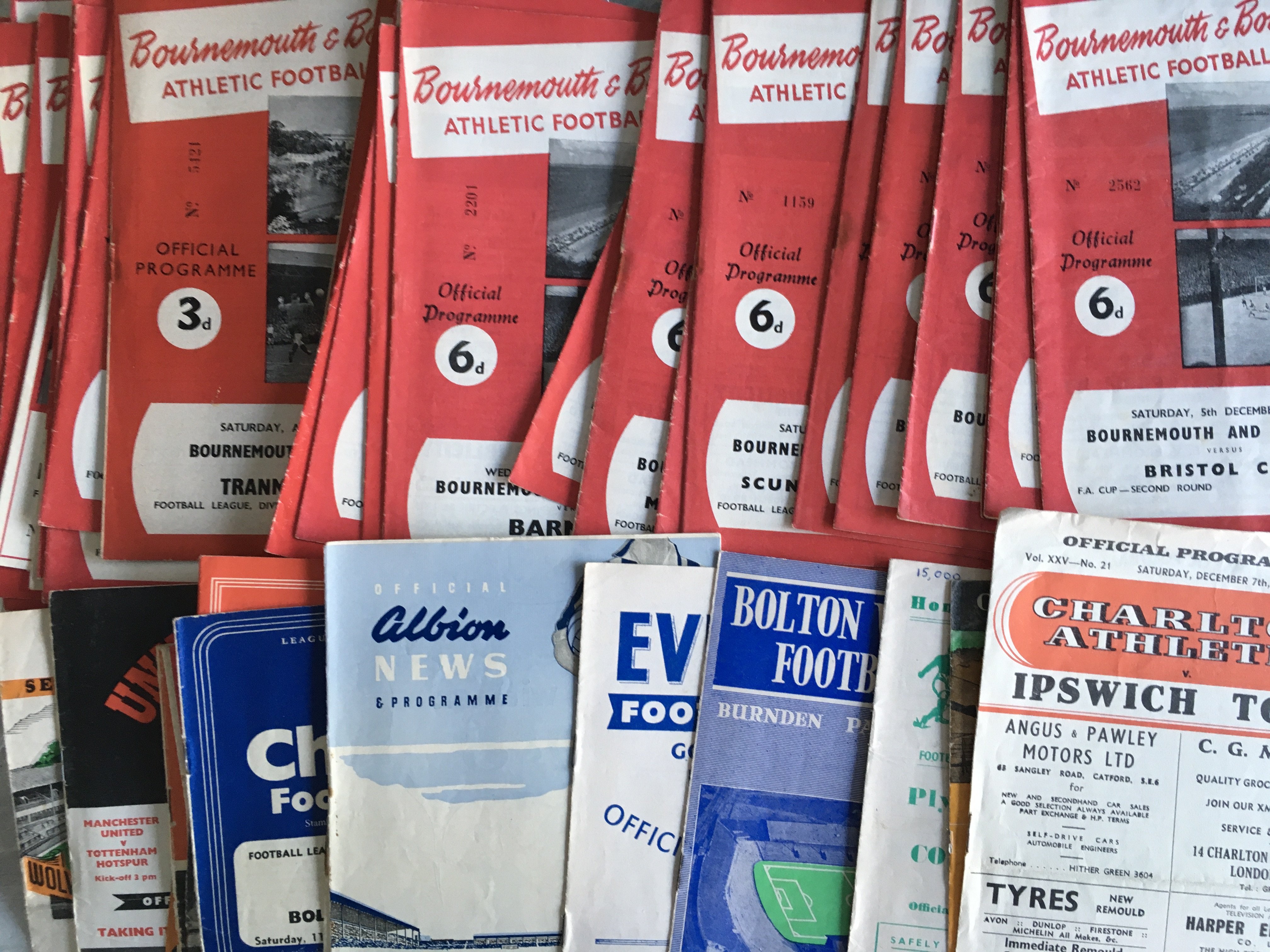 Bournemouth Home Football Programmes: Around 30 from 59/60 to the mid 60s. C/W 15 late 50s programmes of various clubs in overall fair/good condition.