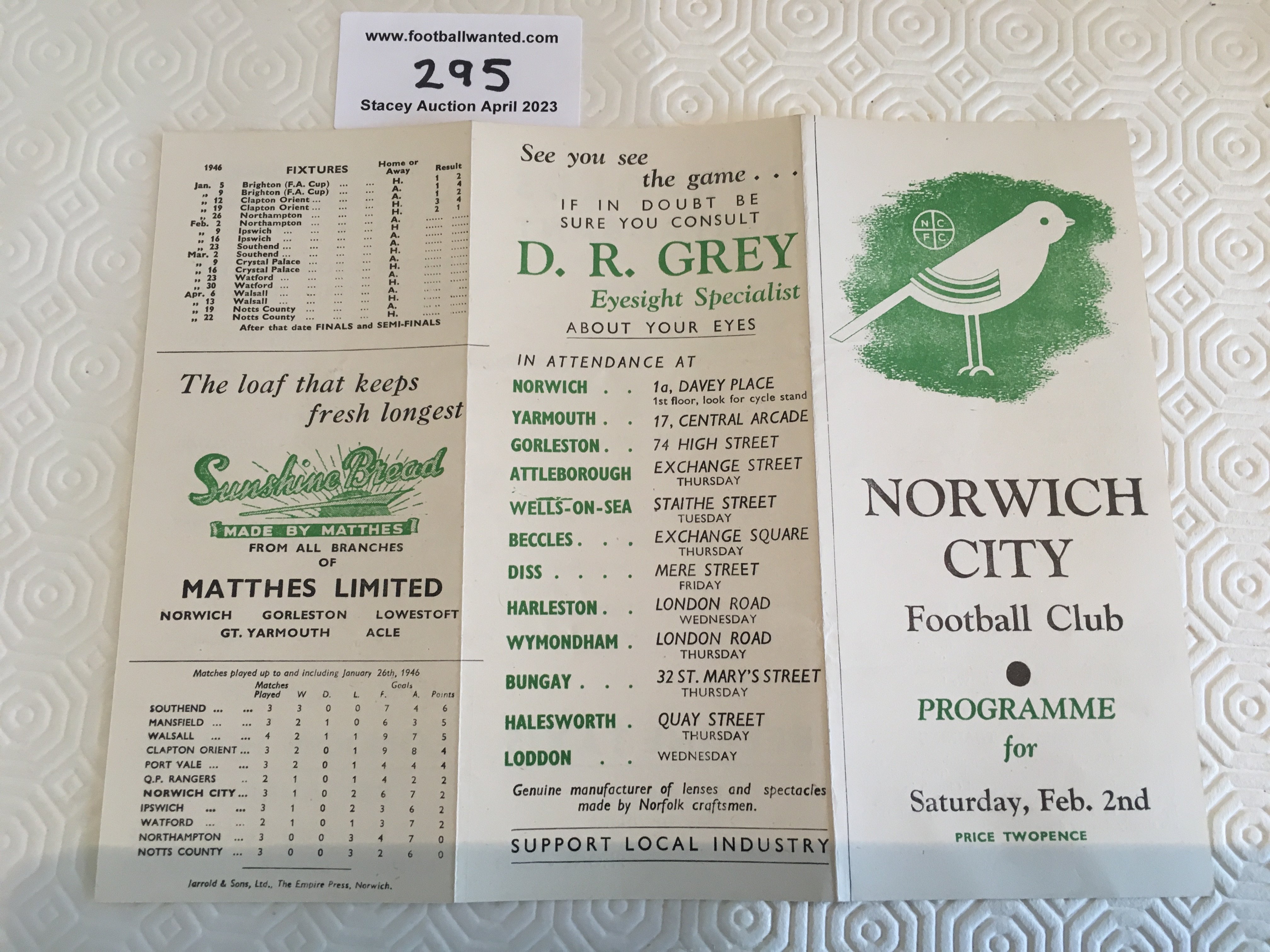 45/46 Norwich City v Royal Welch Fusiliers Football Programme: Excellent condition with no team changes. Norwich fielded a reserve team.
