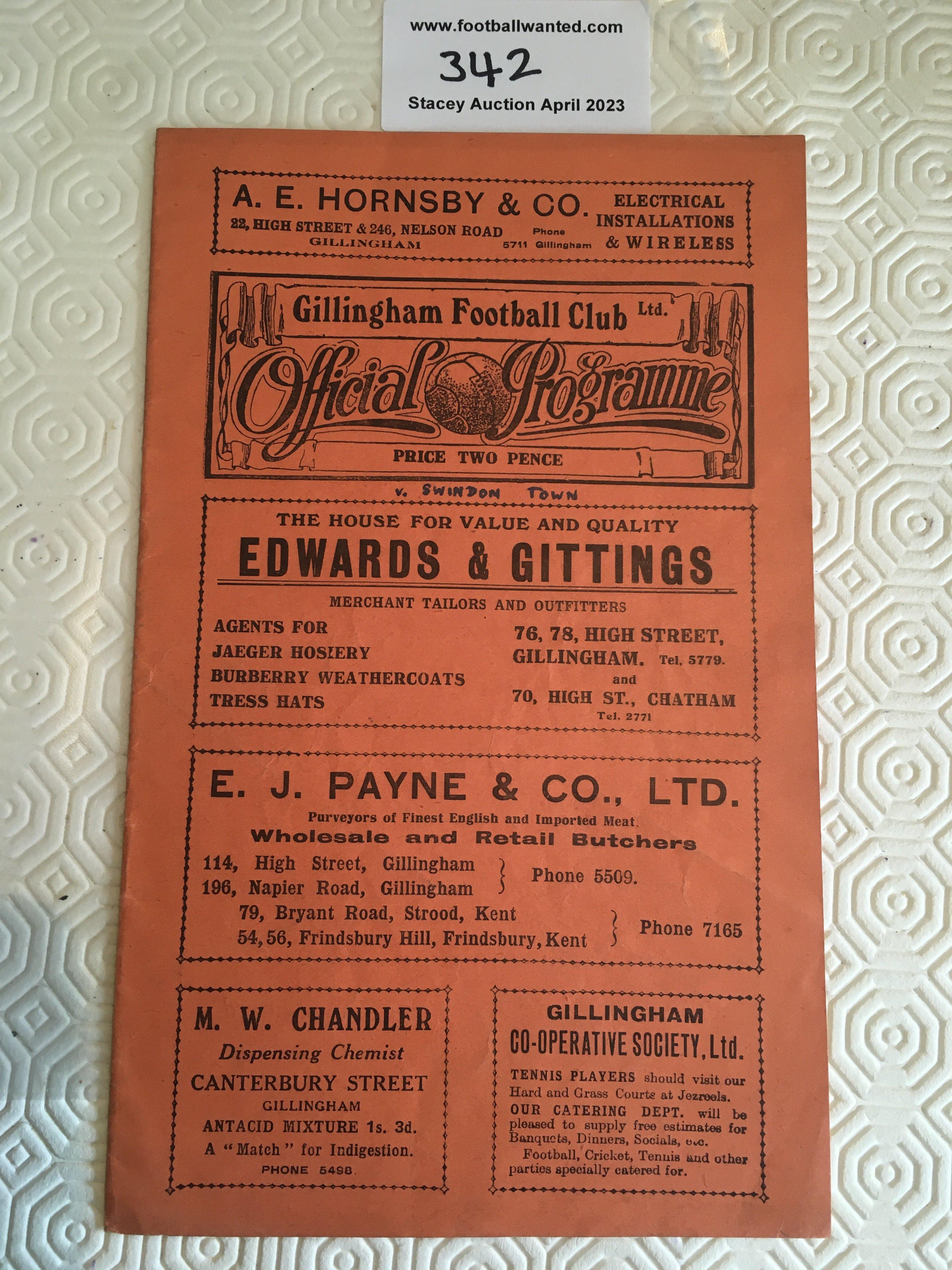 32/33 Gillingham v Swindon Town Football Programme: 3rd division programme in very good condition with team changes. The word Swindon Town written to cover.