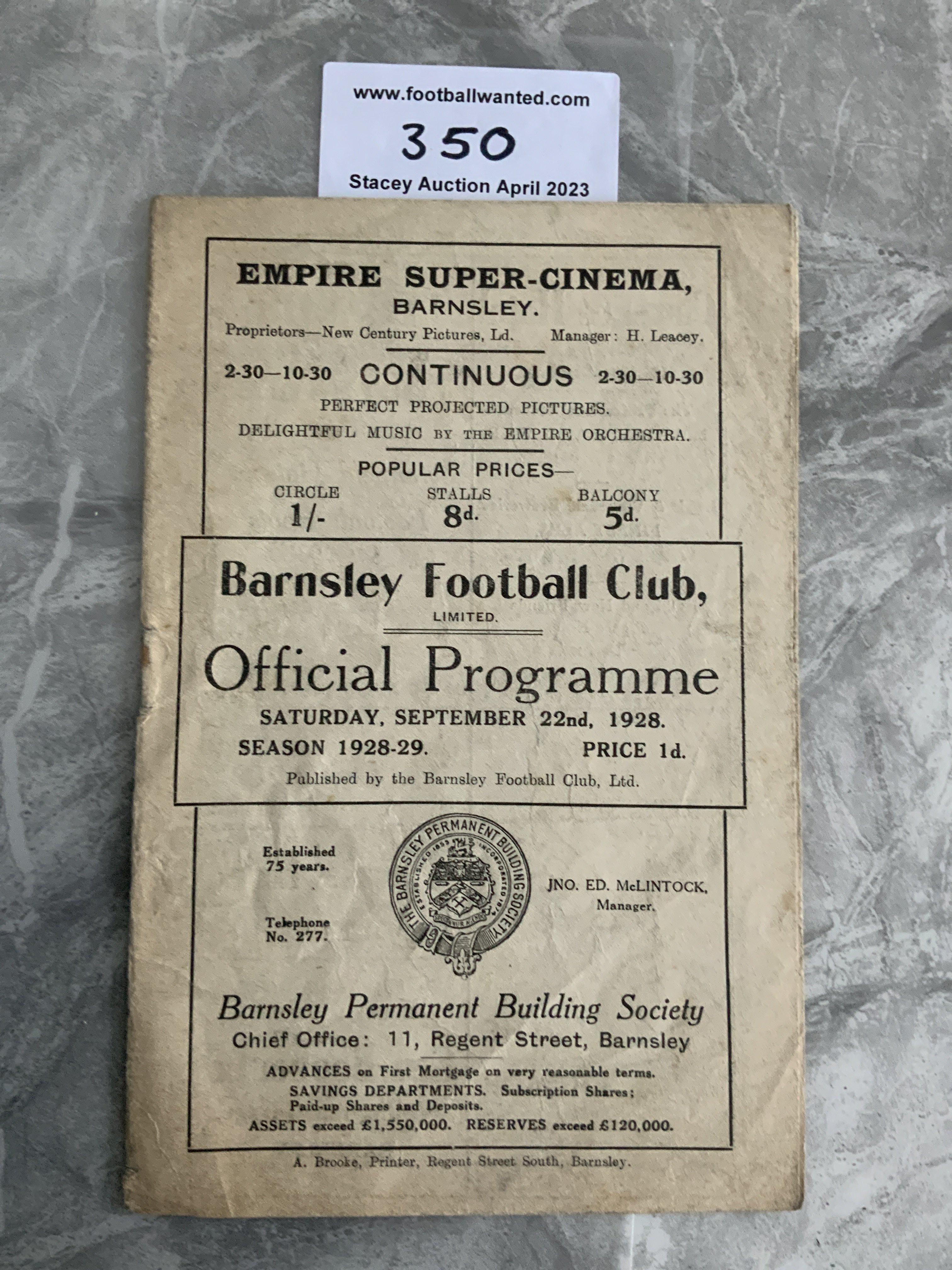 1928 - 1929 Barnsley v Oldham Athletic Football Programme: Fair/good condition with no team changes. Small tear to border inside.