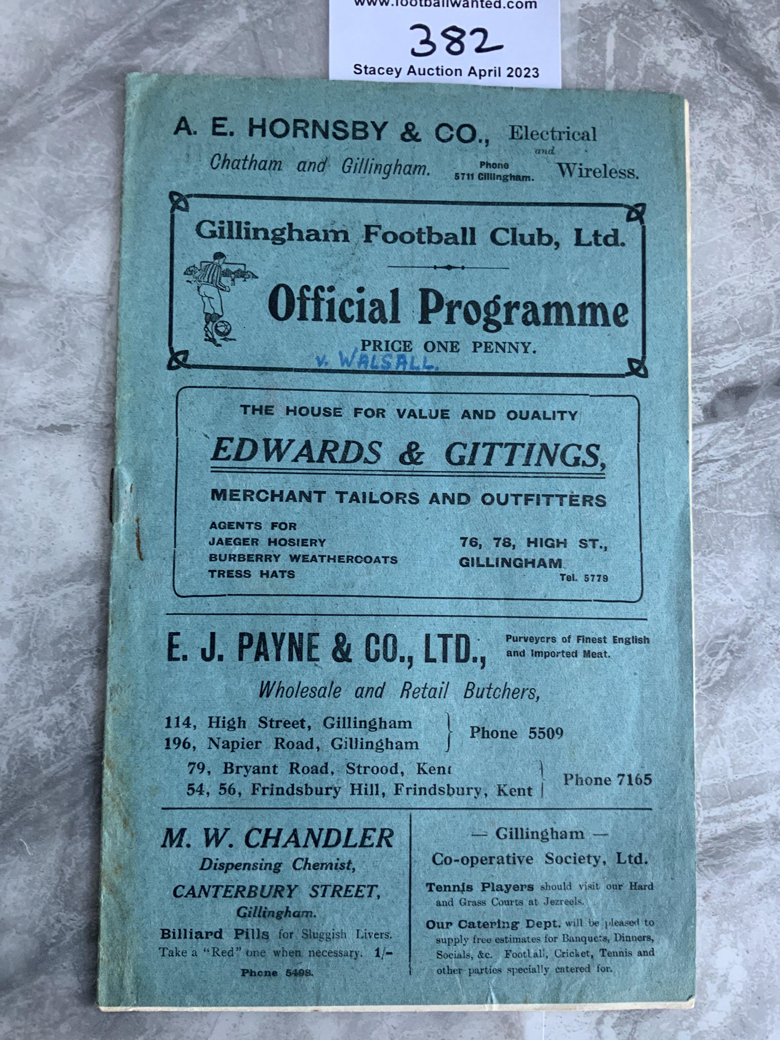 1928 - 1929 Gillingham v Walsall Football Programme: Very good condition with team changes and Walsall written to cover.