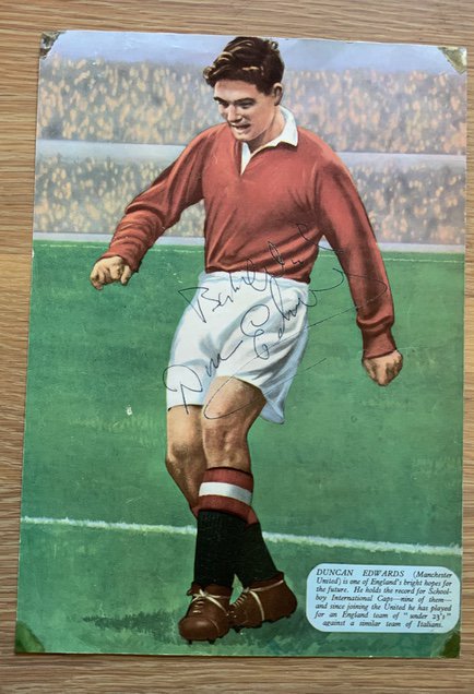 Duncan Edwards Manchester United Signed Football Picture: 11 x 7 inch magazine picture hand signed in blue biro without dedication. Sadly Busby Babe Duncan died in the Munich air disaster.