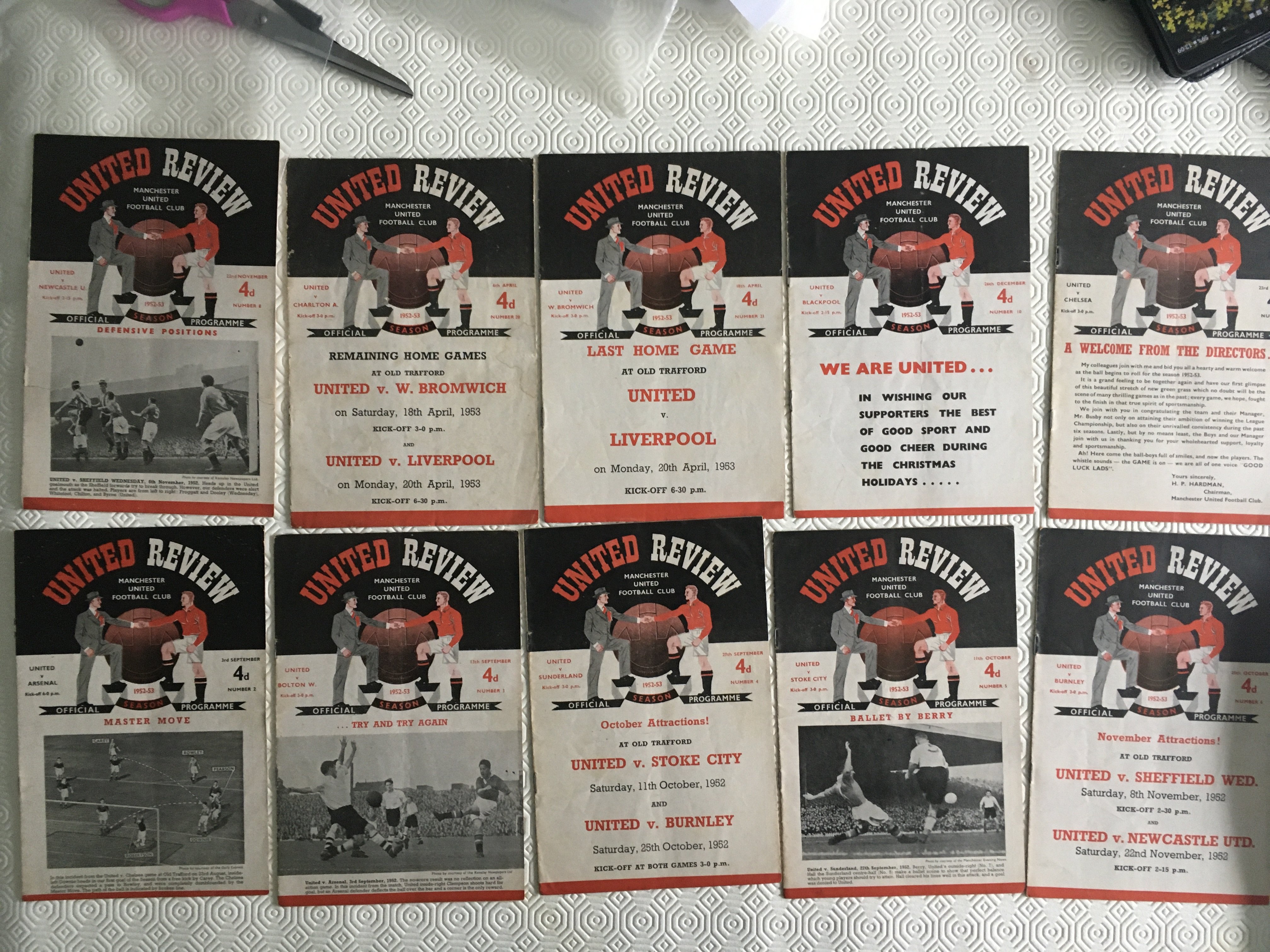 52/53 Manchester United Home Football Programmes: Includes Walthamstow, Newcastle, Sunderland and Chelsea. Overall fair/good. (20)