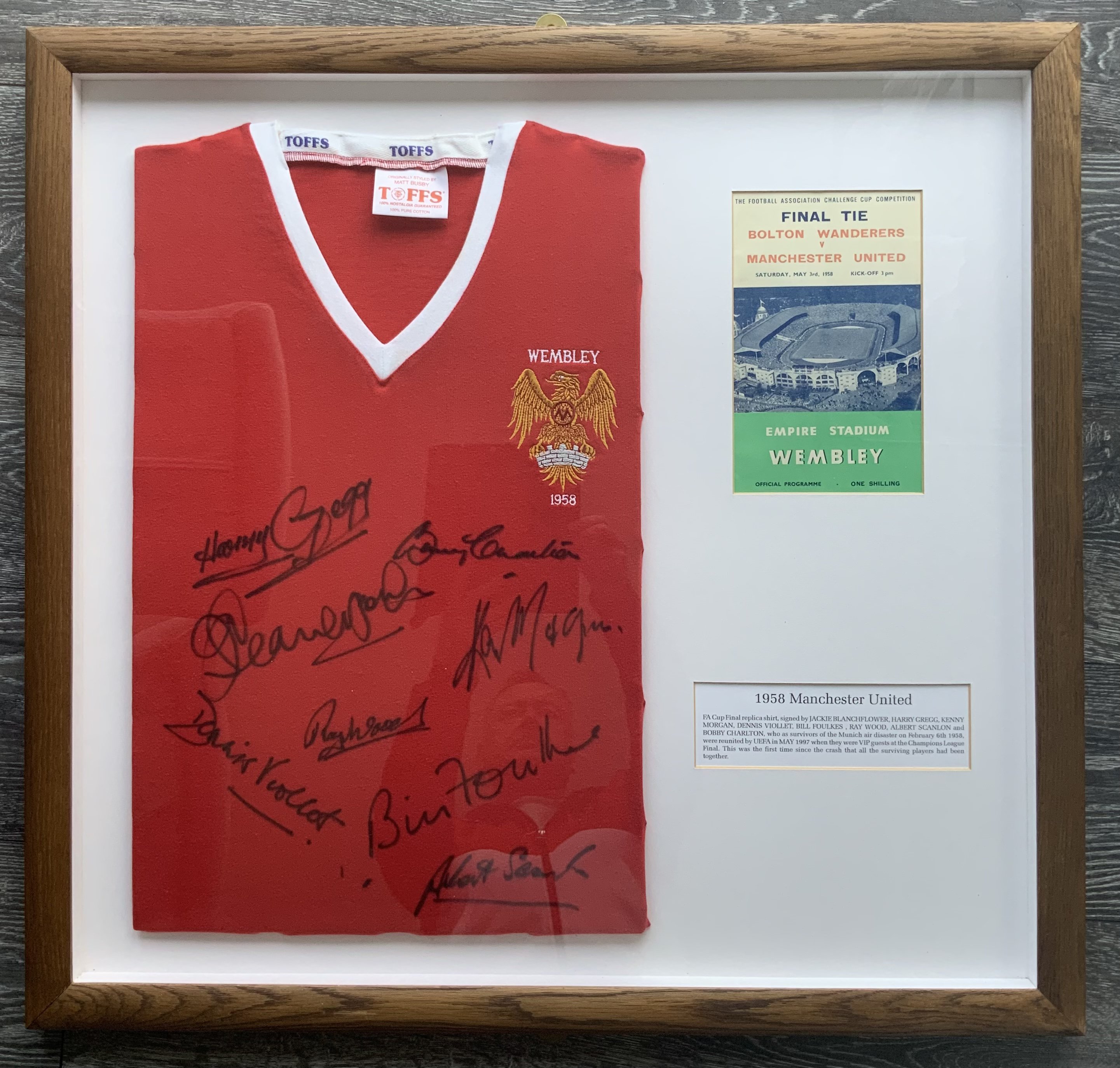 1958 Manchester United FA Cup Final Signed Framed Shirt: Superb Toffs replica final shirt signed by the 8 surviving Munich Disaster players. Clear genuine autographs of Blanchflower, Gregg Morgan, Viollet, Foulkes, Wood, Scanlon and Charlton. Nicely framed with original final programme and caption.