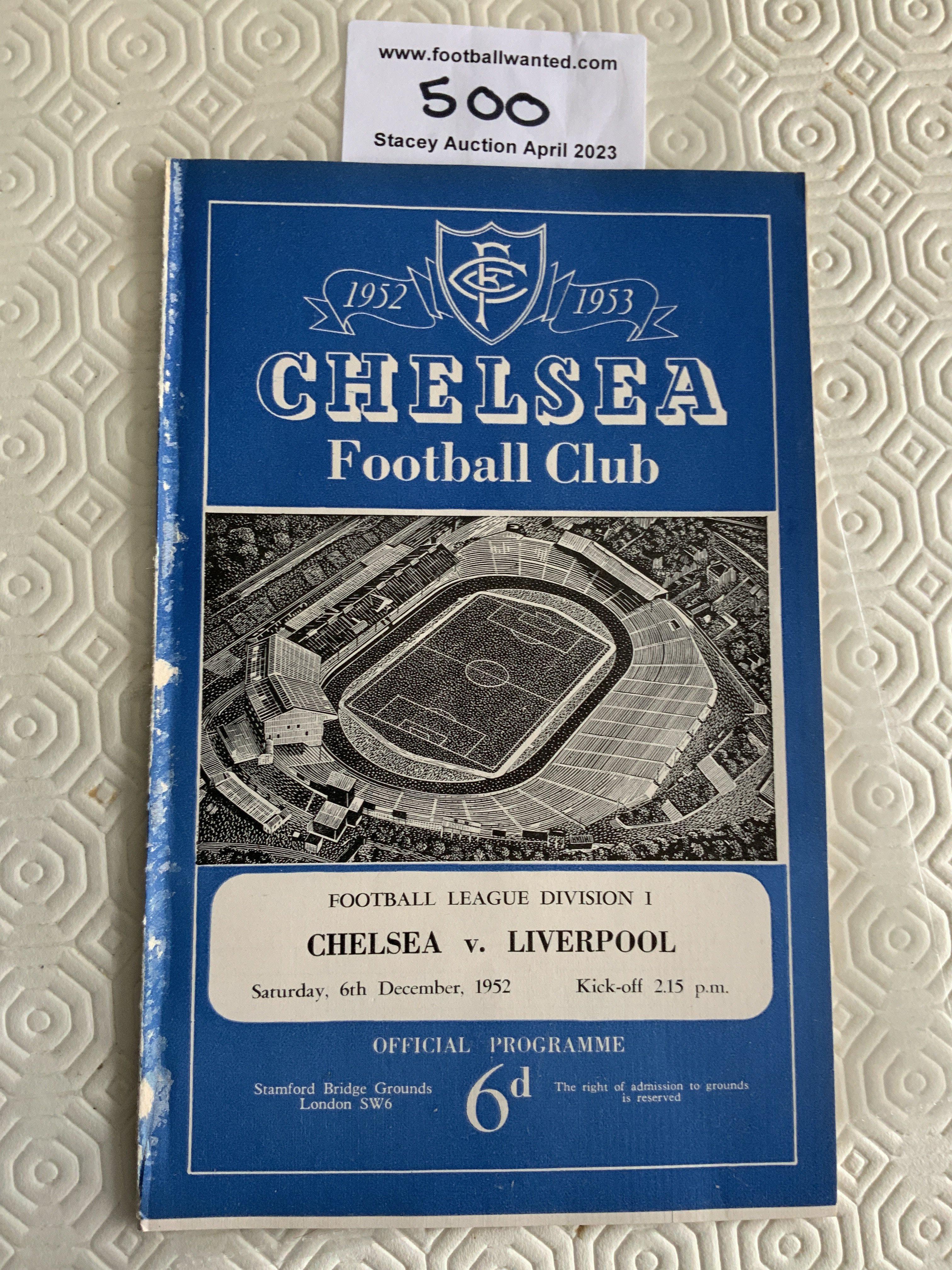 Arsenal Football Star Badges: 8 star badges and 3 square of mainly Arsenal players all 1960s or slightly earlier. Includes Eastham + Kelsey. (11)