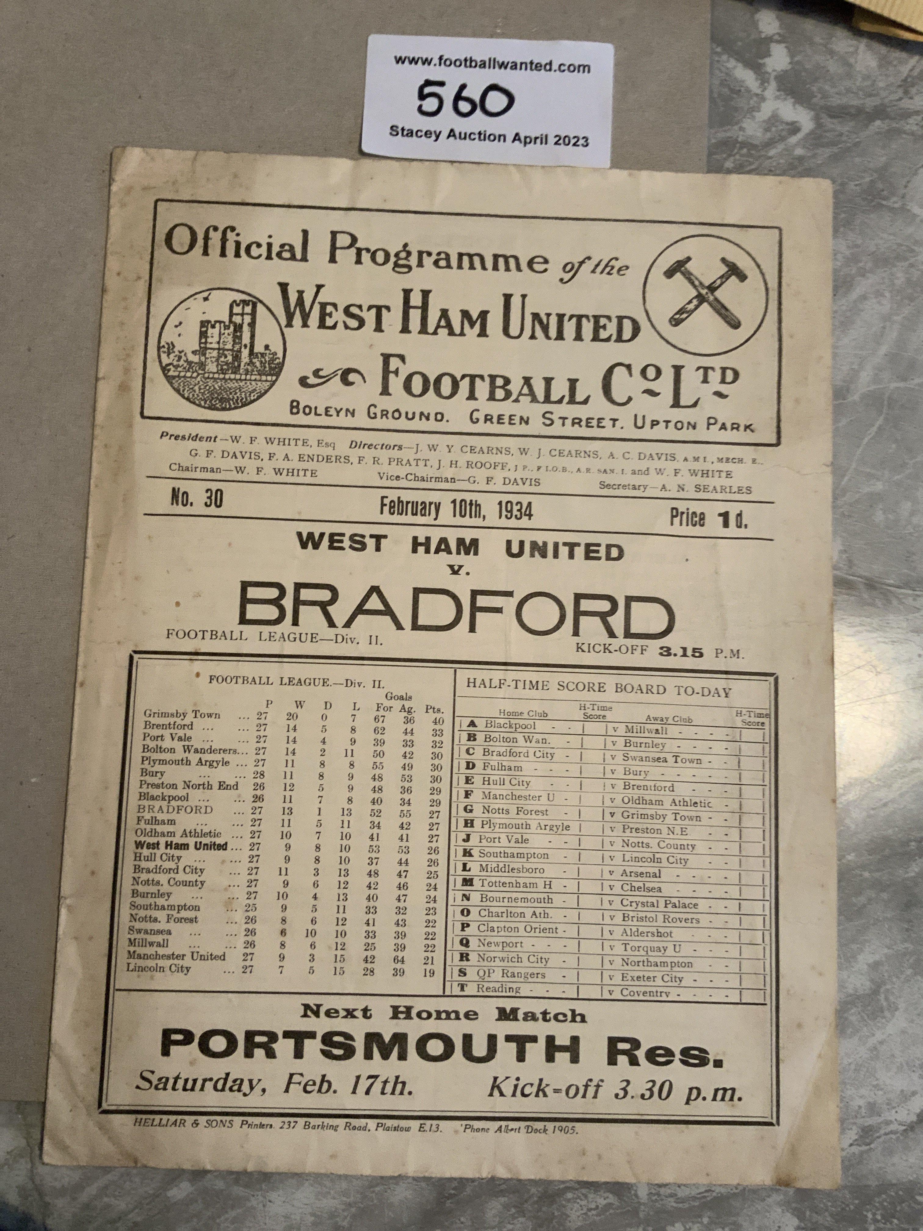 33/34 West Ham v Bradford Football Programme: Good condition division 2 programme with no team changes. Tiniest tear to border of back page.