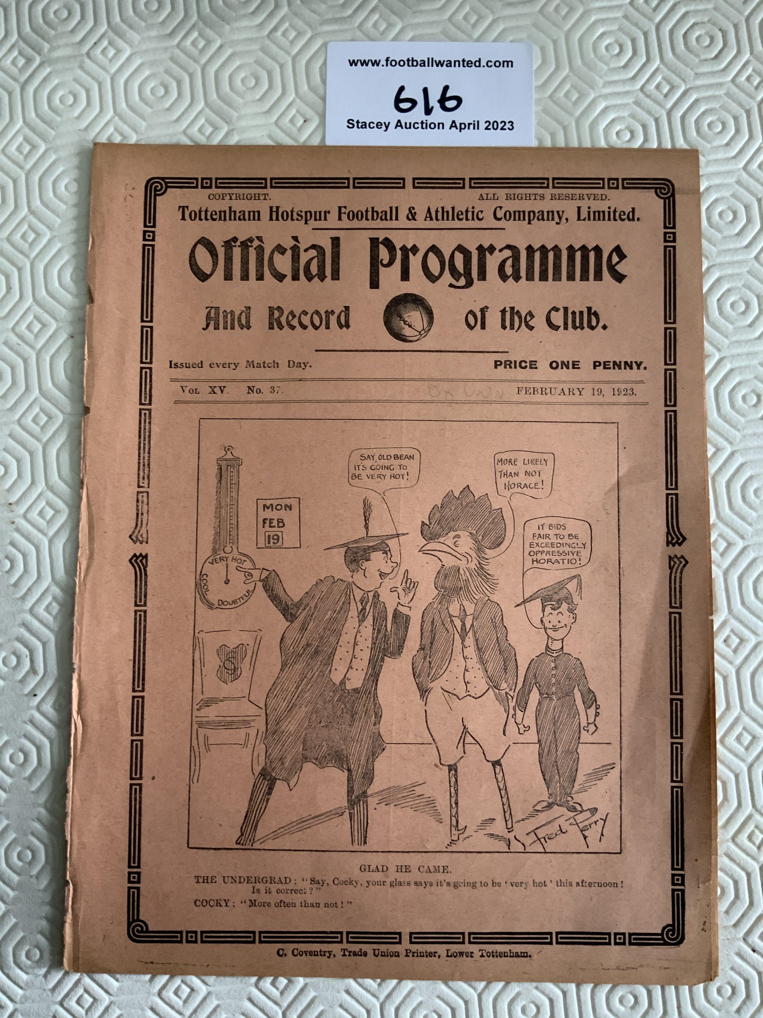1922 - 1923 Tottenham v Oxford University Football Programme: Ex bound friendly match with no team changes. Spine completely detached. Officially a Spurs first team match.