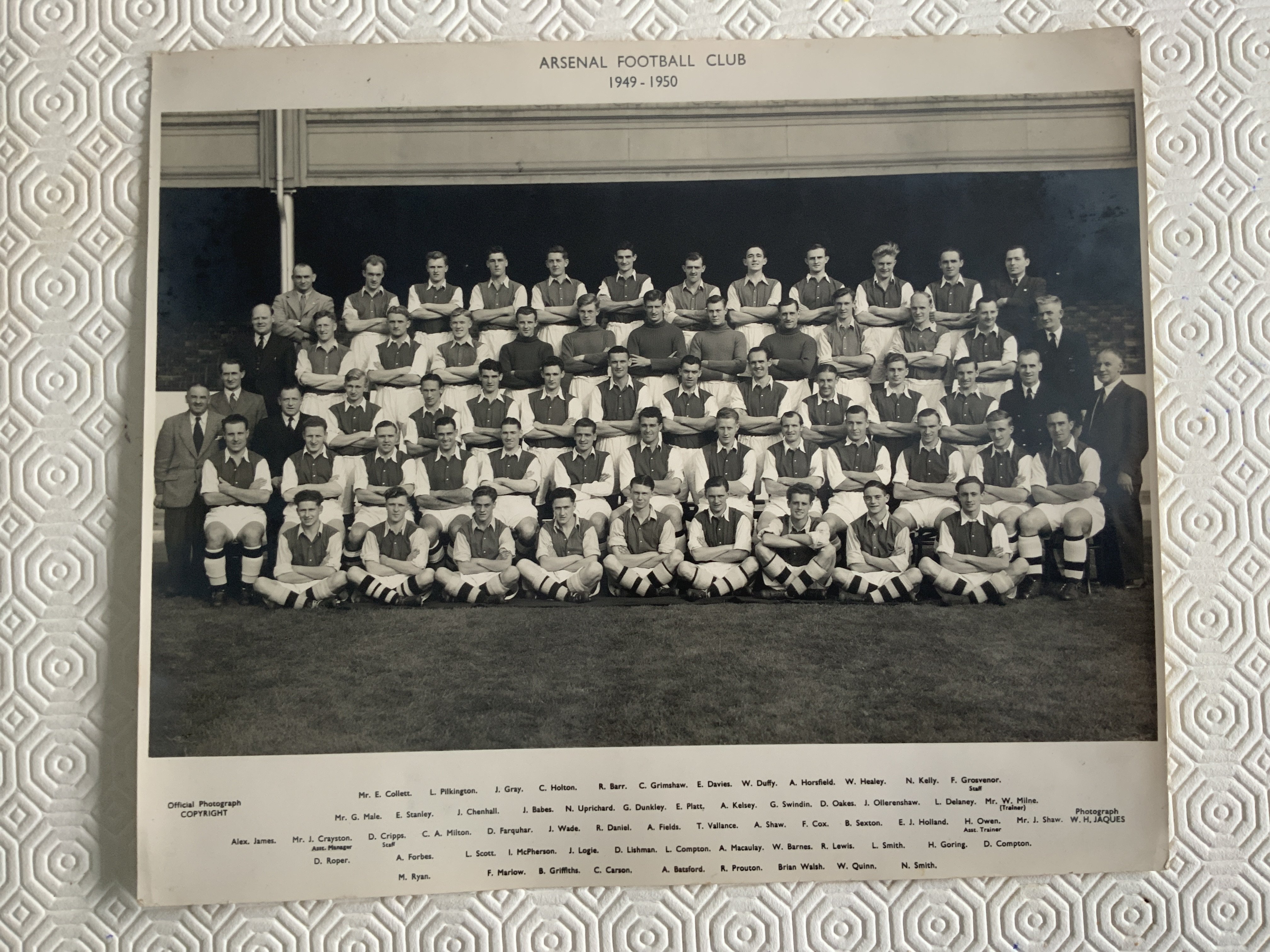 49/50 Arsenal Squad Football Press Photo: Original photo usually given to staff which pictures all teams and management. Excellent condition without press markings measuring 12 x 10 inches. Made by Jaques.