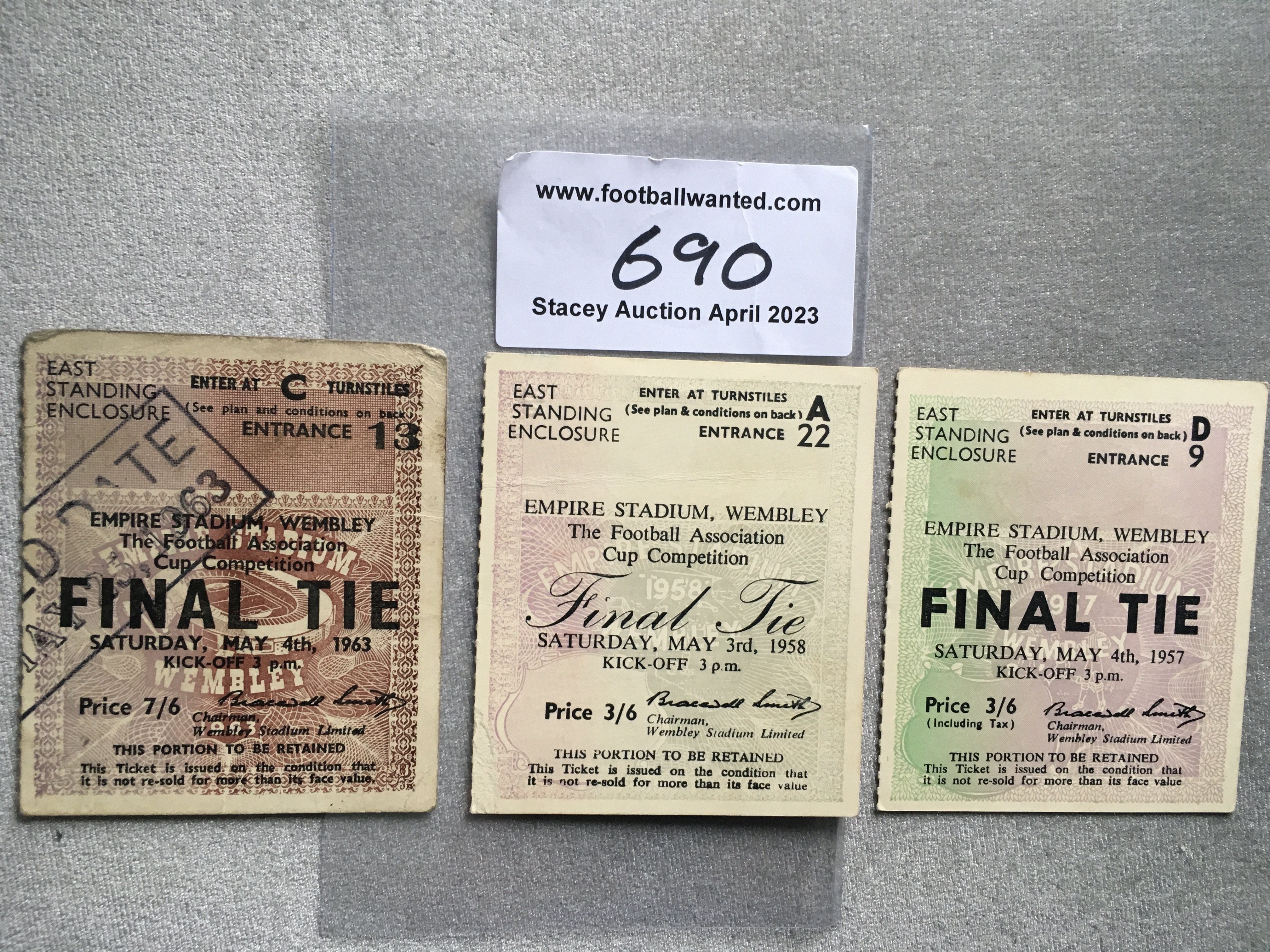 Manchester United FA Cup Final Football Tickets: 1957 1958 and 1963 all in very good condition. (3)