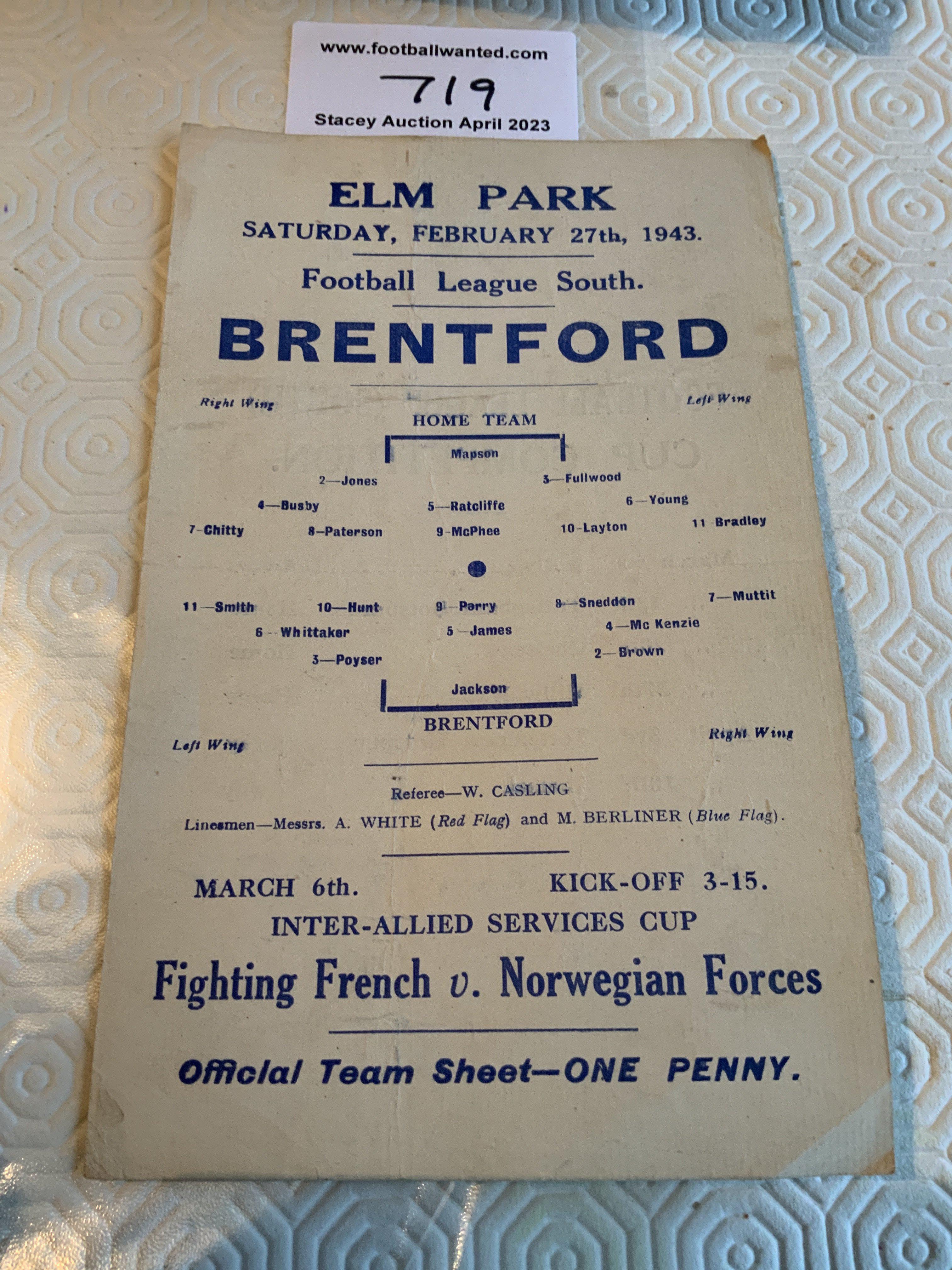 42/43 Reading v Brentford Football Programme: Good condition single sheet league match dated 27 2 1943 with no team changes. Folding.