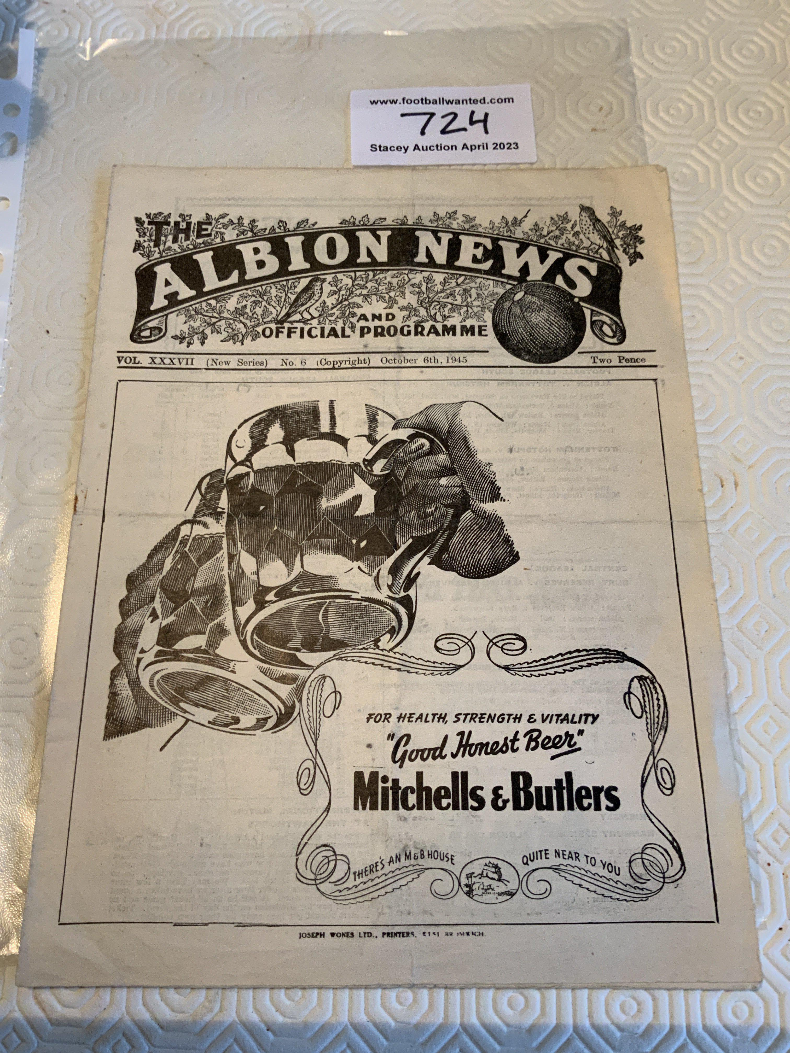 Manchester City + United 1976 Football Cards: Complete set of uncut in groups of 6 cards which each feature 3 Utd and City players. Issued by the Manchester Evening News Pink Final. (30)