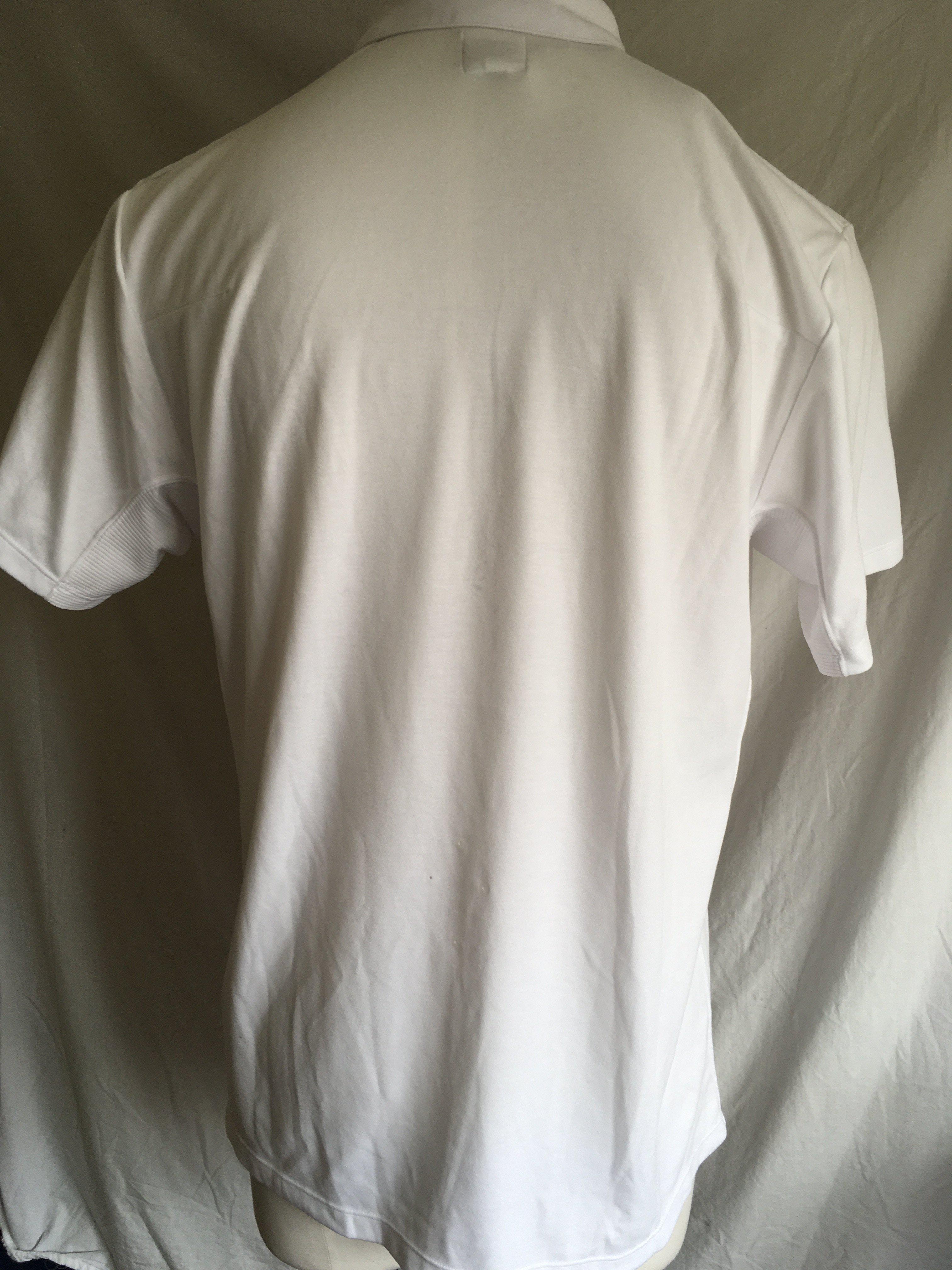 England 2010 Signed Football Shirt: Unused original Ltd edition red Umbro badge shirt from 2010 signed by 15 players including Gerrard Lampard Carrick and other 2010 World Cup players.