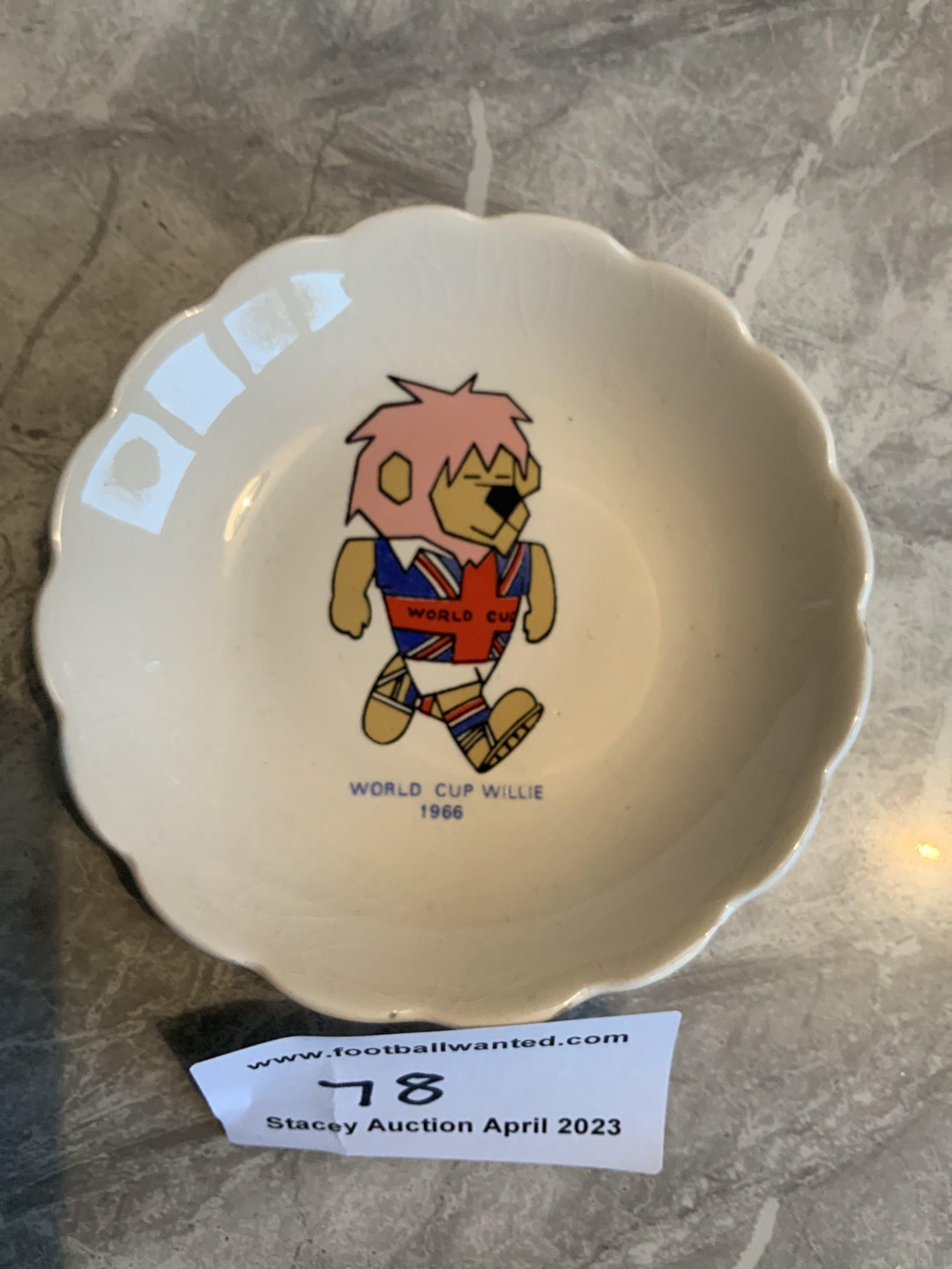 England 1966 World Cup Willie Soap Dish: Very good condition soap dish features a colourful WC Willie with rear stamped Football Association and Washington Pottery Stoke.