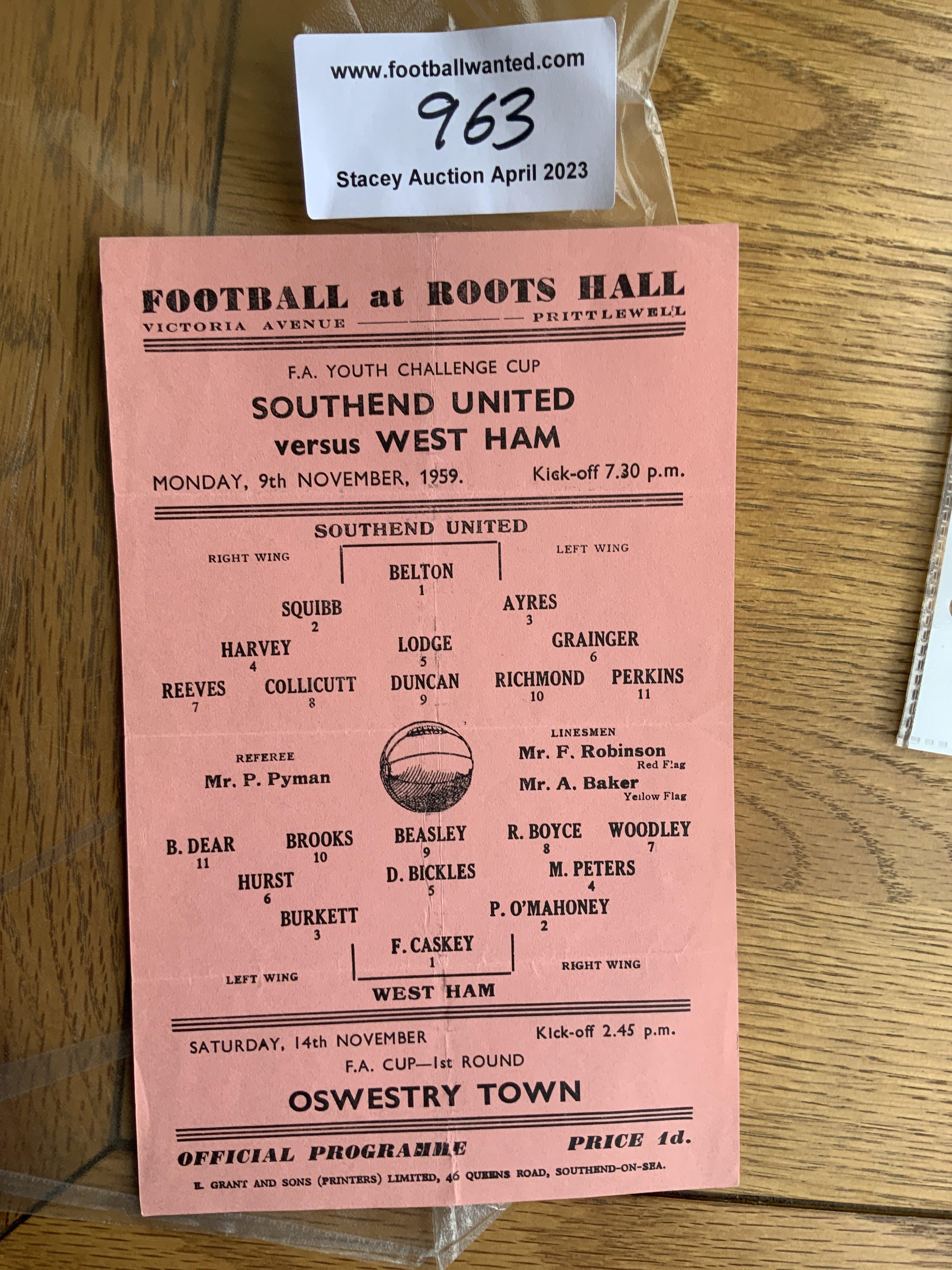 59/60 Southend United v West Ham Youth Cup Football Programme: Very good condition with no writing. Folding.