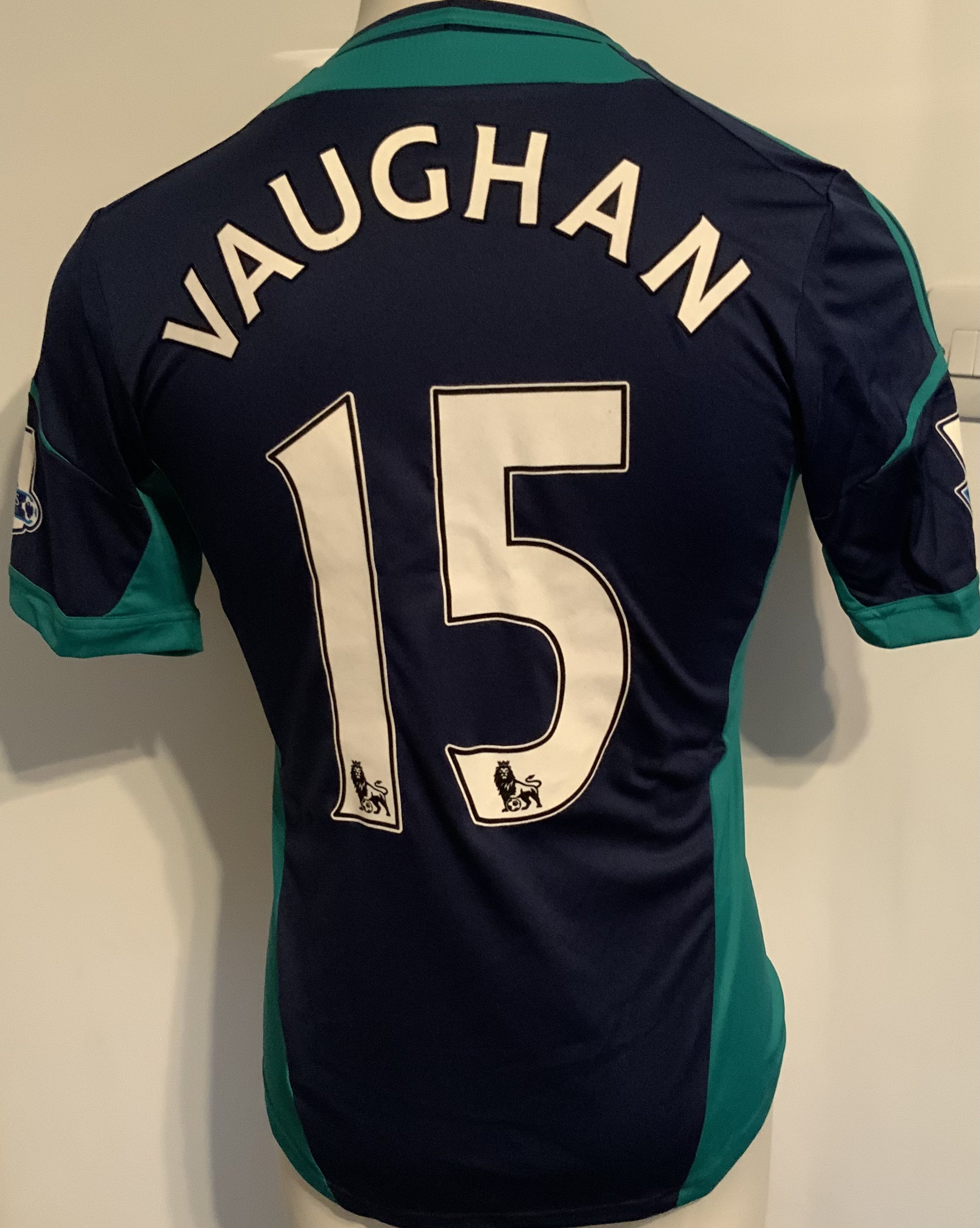 Sunderland 2012 - 2013 Match Worn Football Shirt: Blue short sleeve with Premiership badging to arms. Number 15 Vaughan to rear.