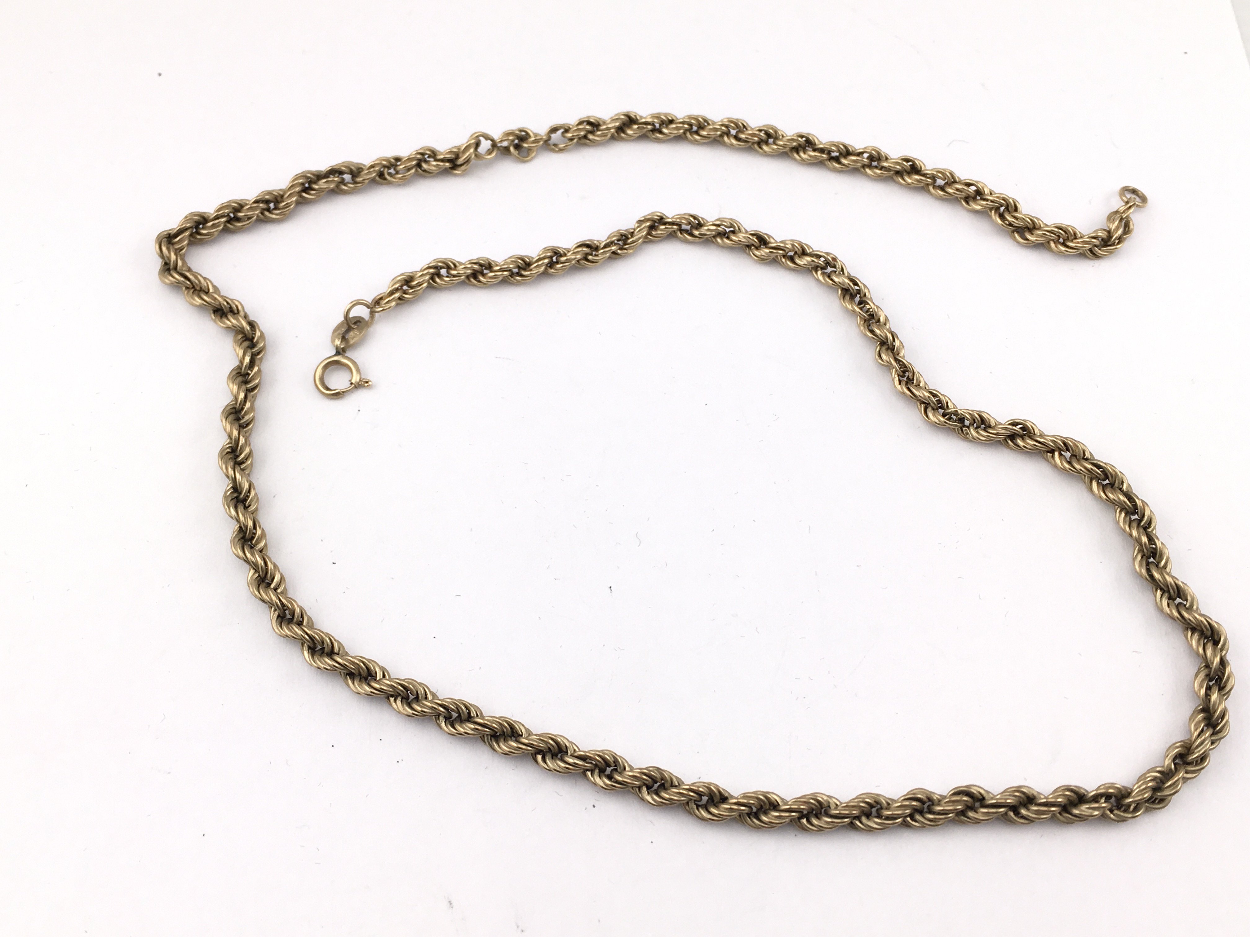 A 9ct gold rope chain. 7.25g Approx 50cm length. Postage A