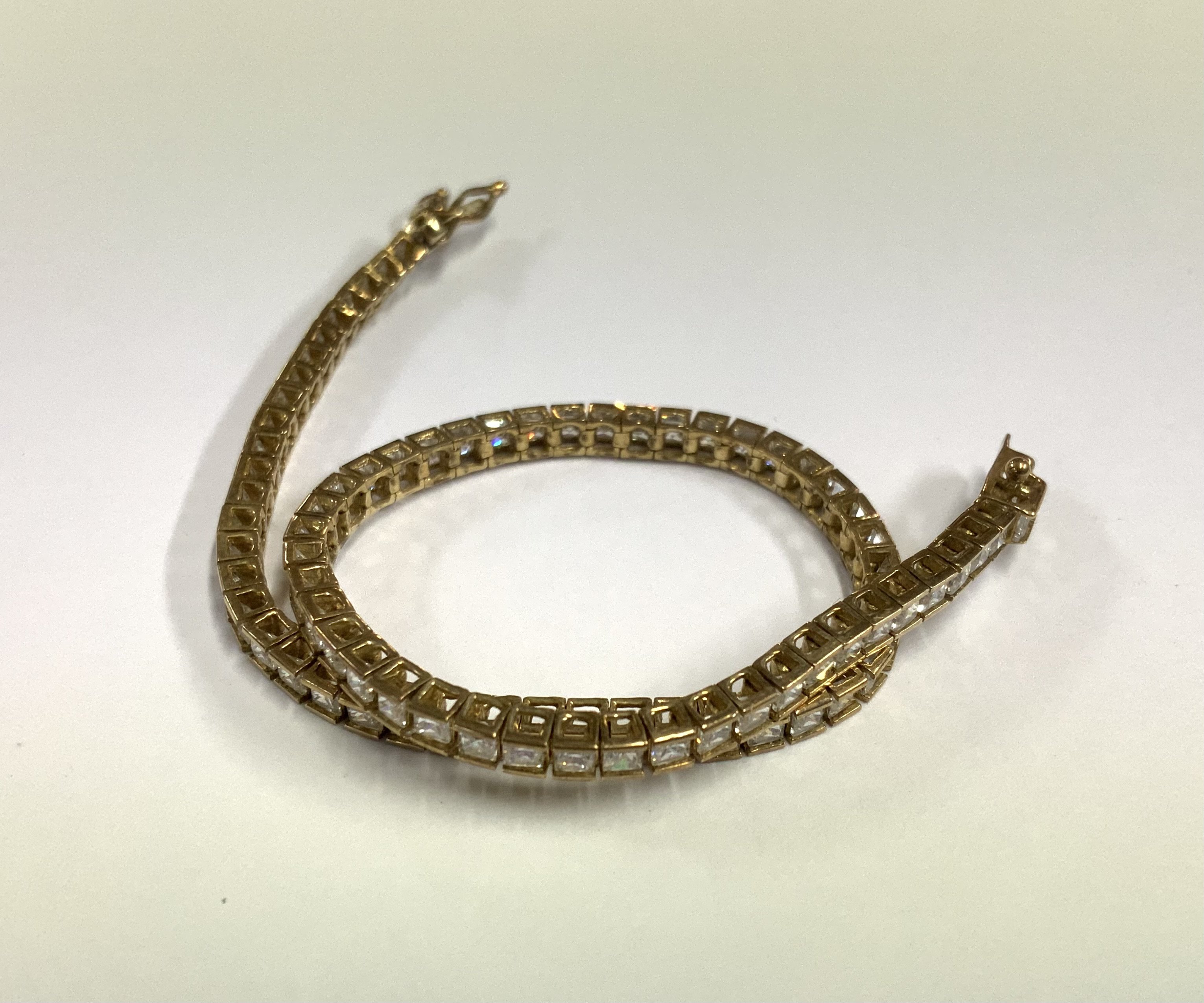 A 9ct gold CZ tennis bracelet, 7.12g (A)