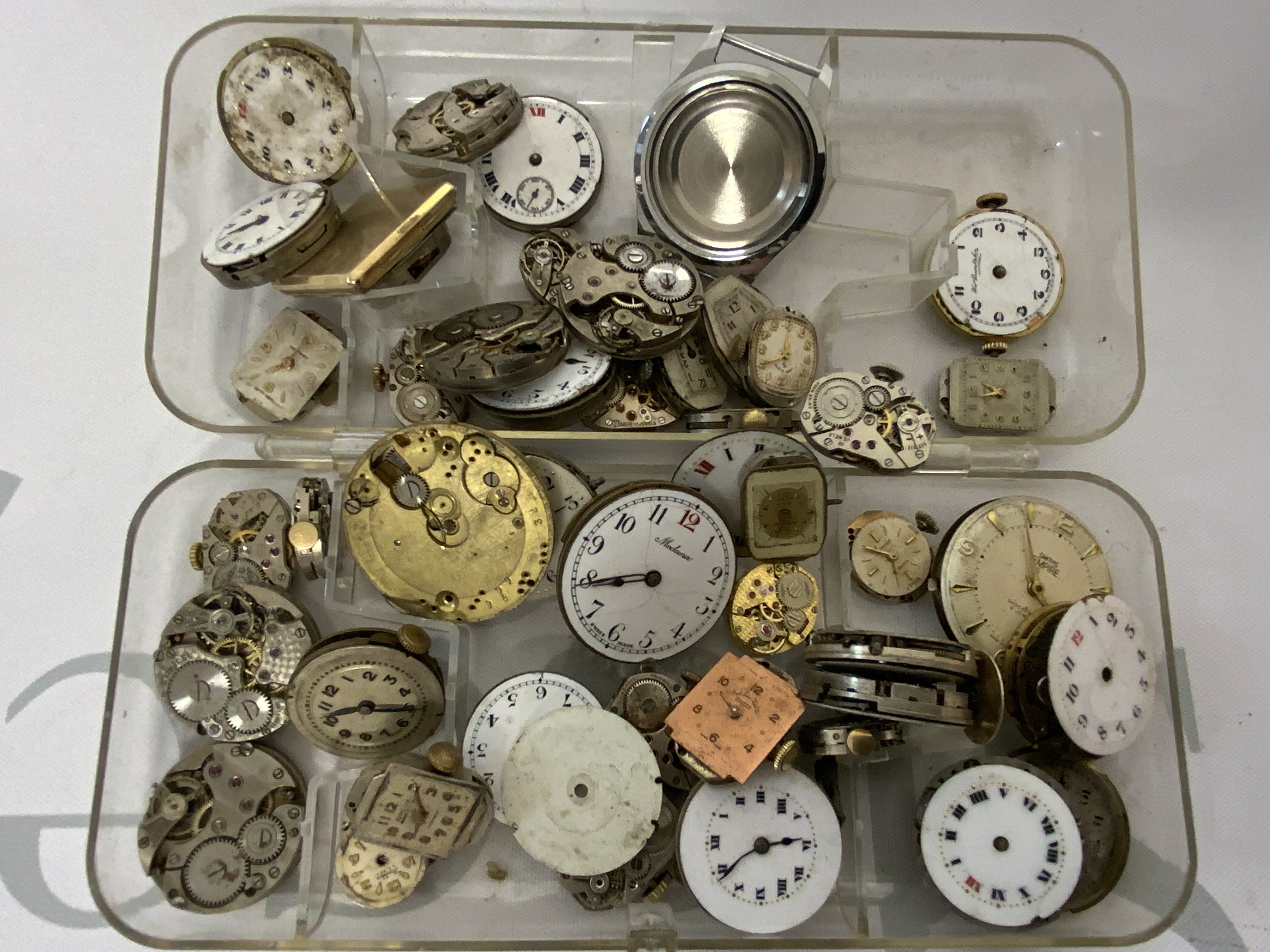 A collection of vintage watch movements. Varies conditions. (A)