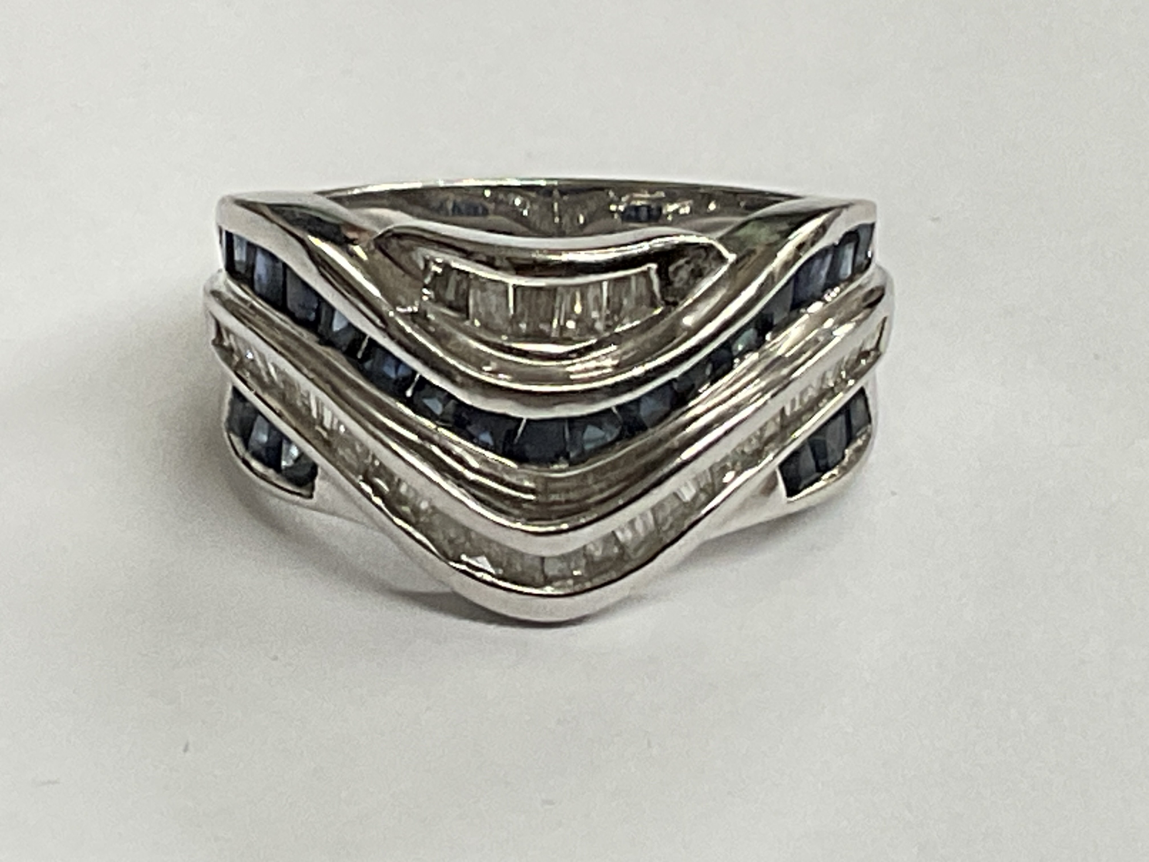 14ct White gold diamond and sapphire ring. 1.25ct. 8.14g. Approx ring size O. Postage category A.