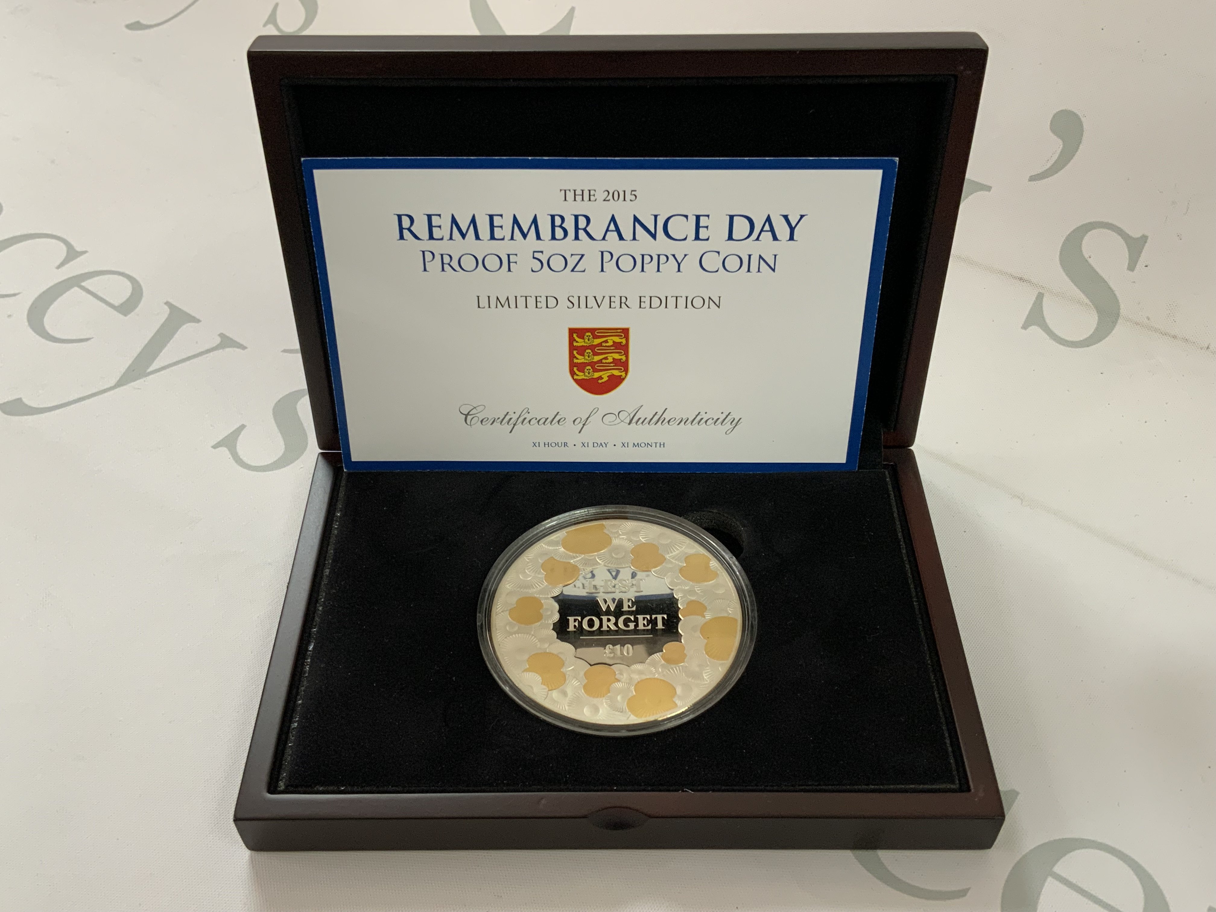 Commemorative 5OZ Remembrance day proof coin. (A)