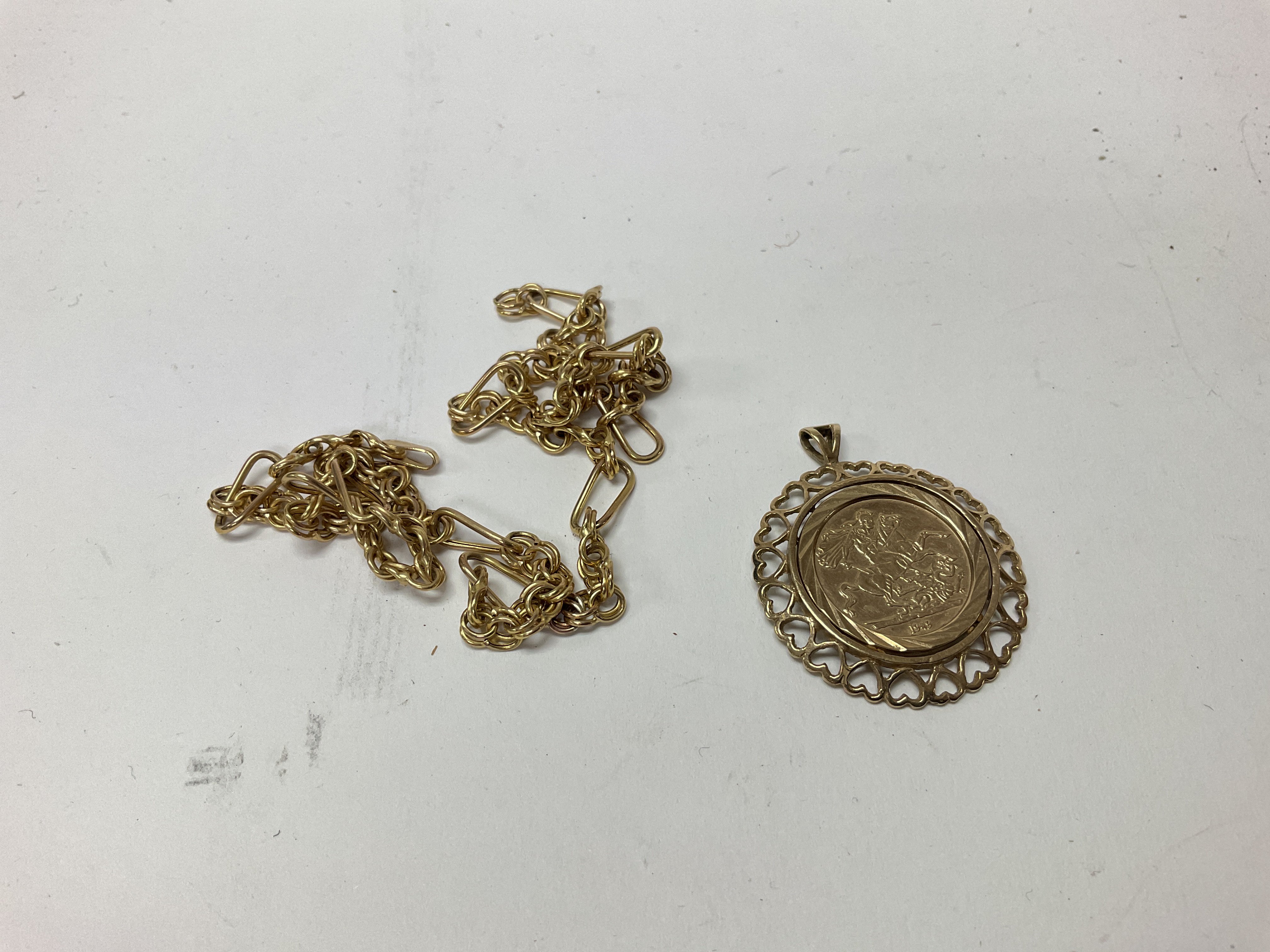 A 9ct gold sovereign medallion with a 9ct gold chain. Approx 7.45 grams.