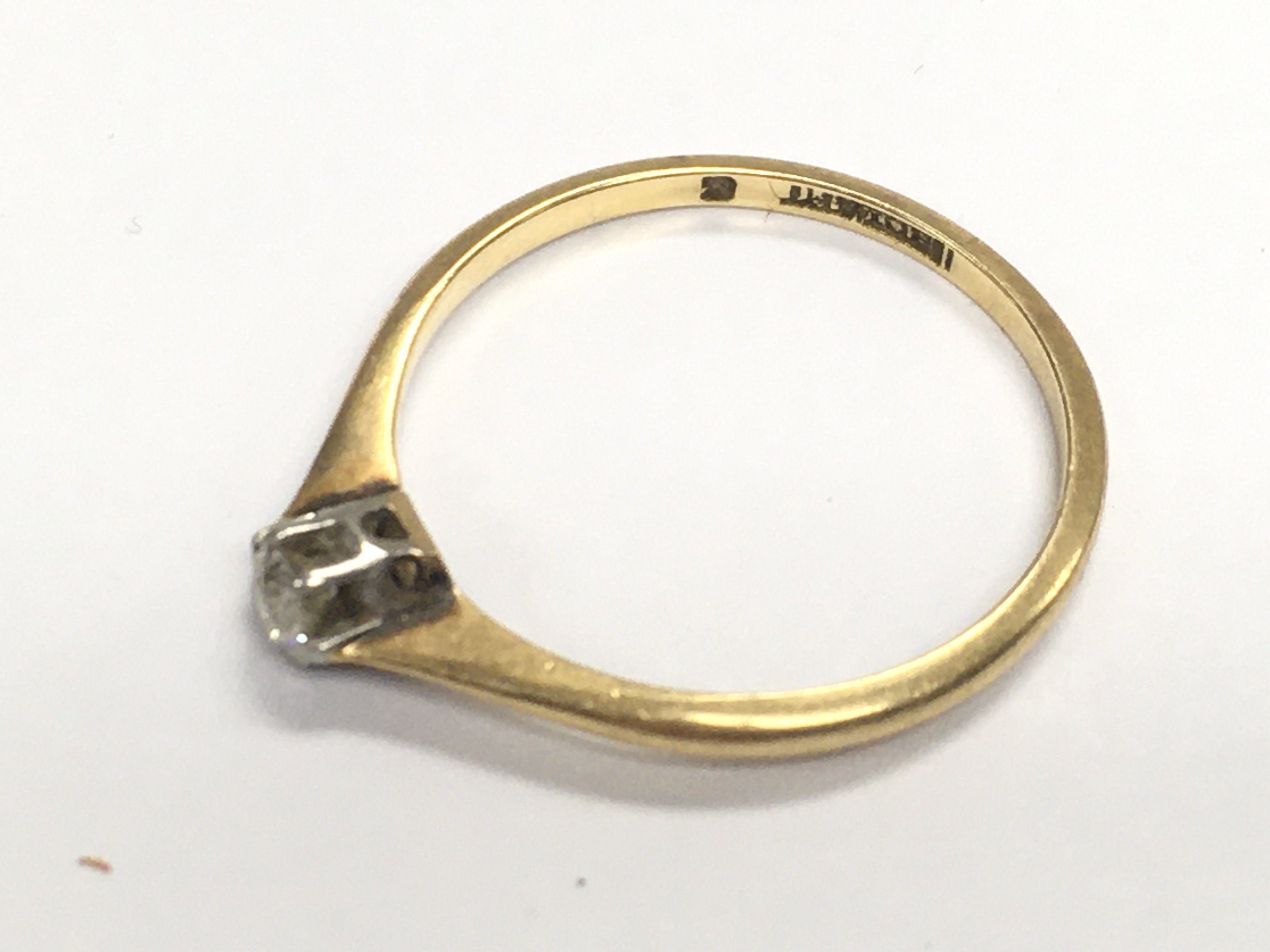 An 18ct gold diamond solitaire ring. Size O and 1.72g