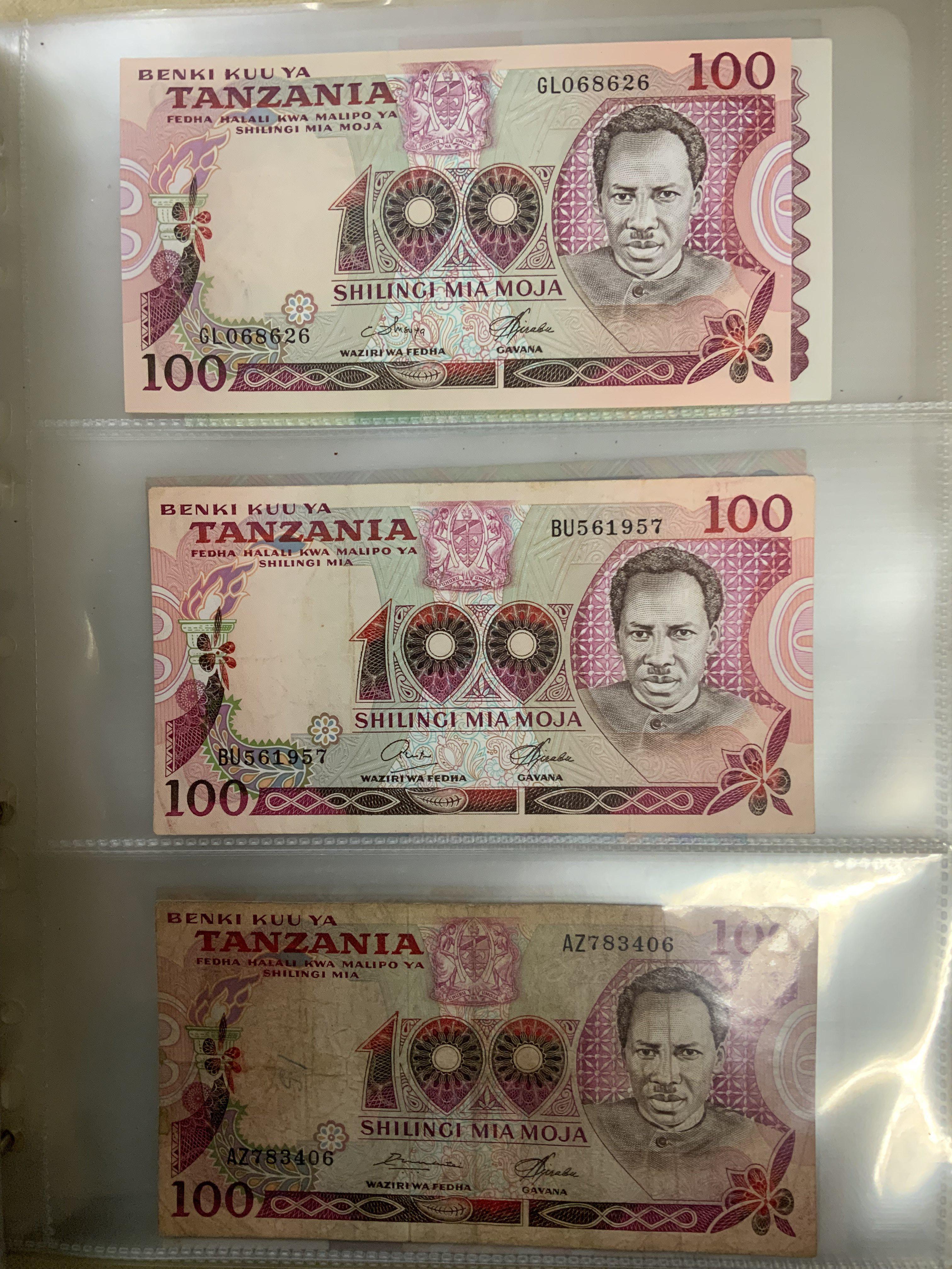 An album of African banknotes. (B)