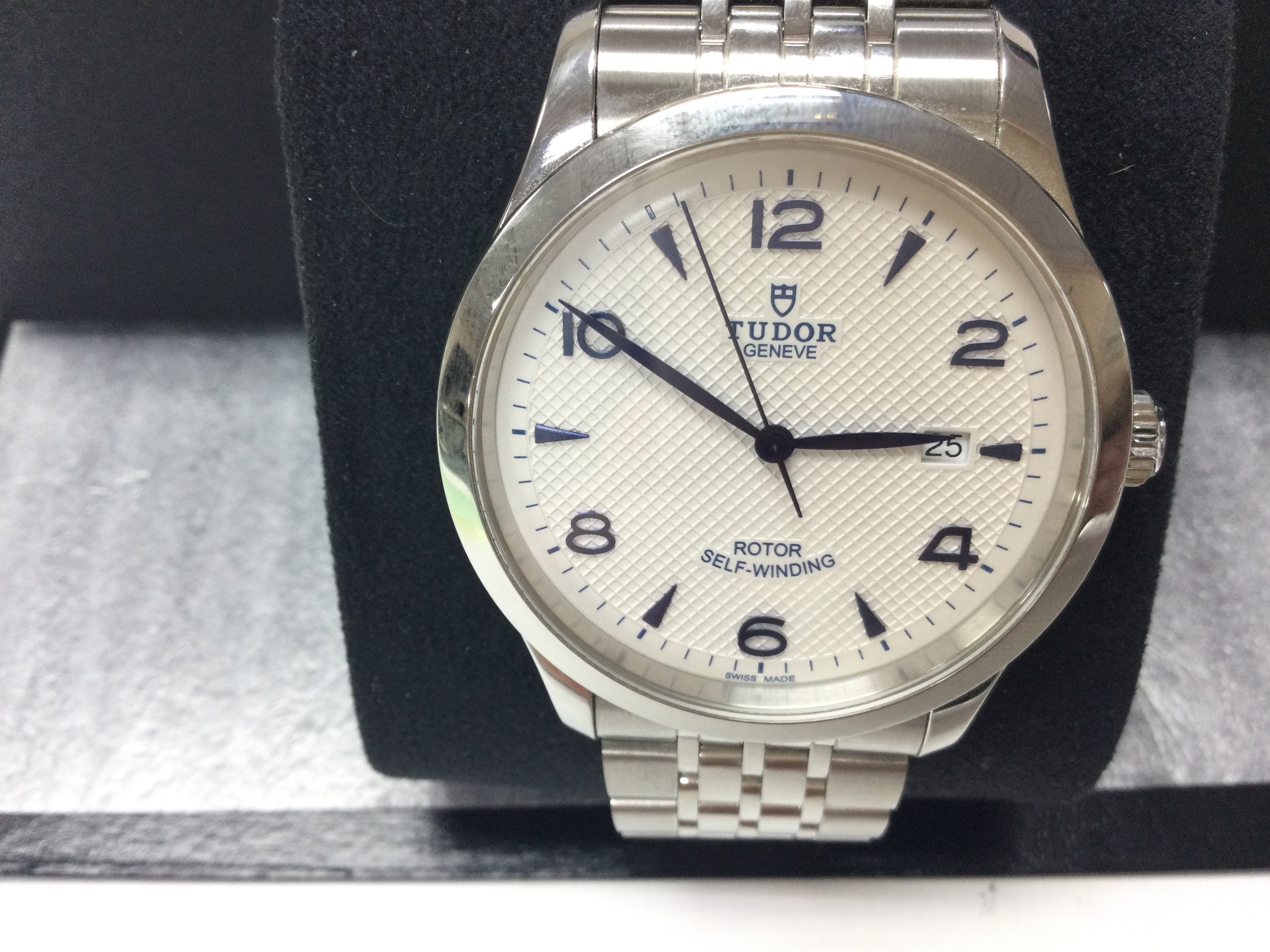 A Tudor 41mm wrist watch. Model 91650. White dial with date window. Stainless steel strap. Comes with box, card, swing tag and manuals etc. Postage B