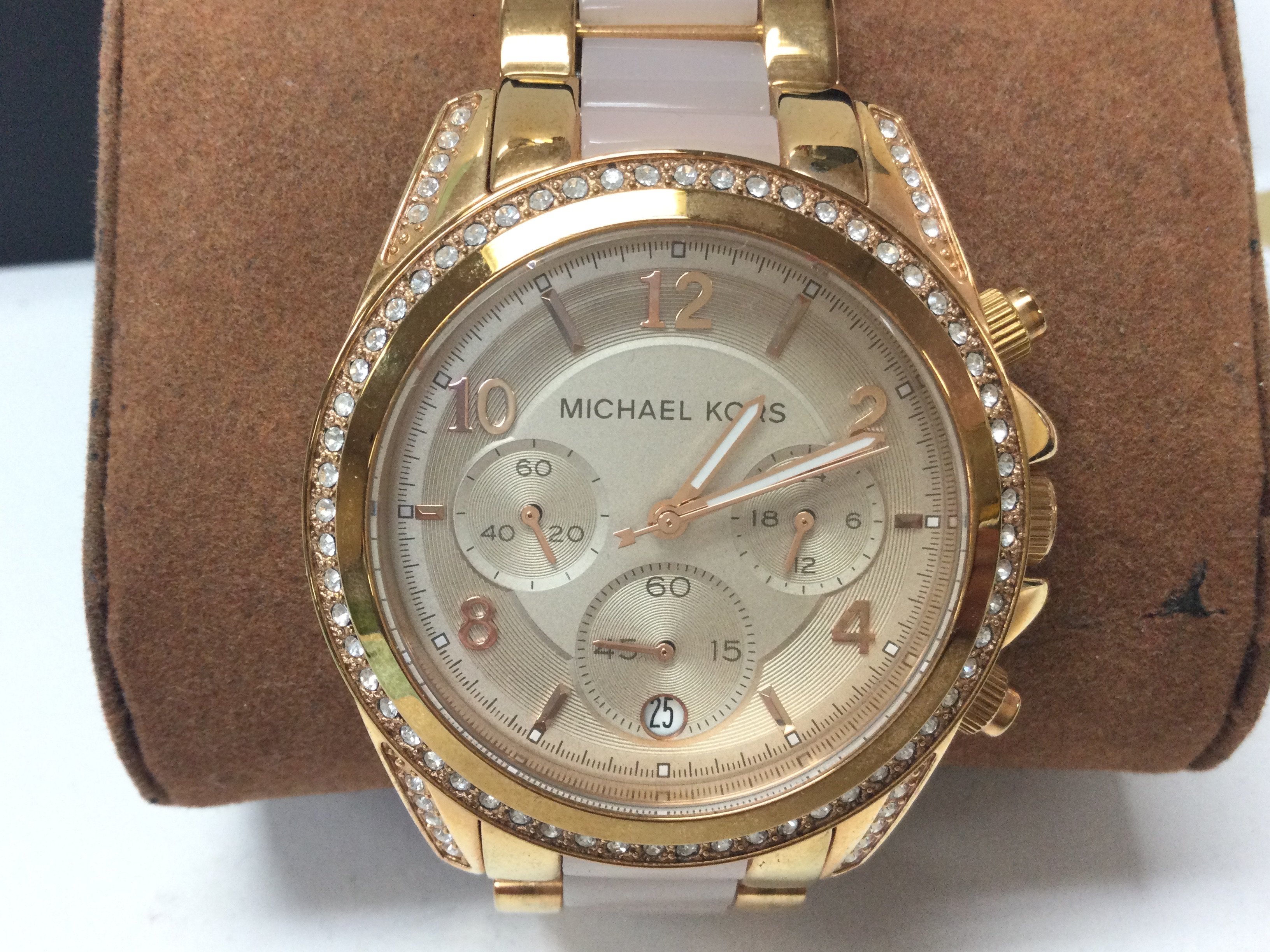 Michael Kors rose and ceramic round face watch with box and papers. Seen working. Postage B