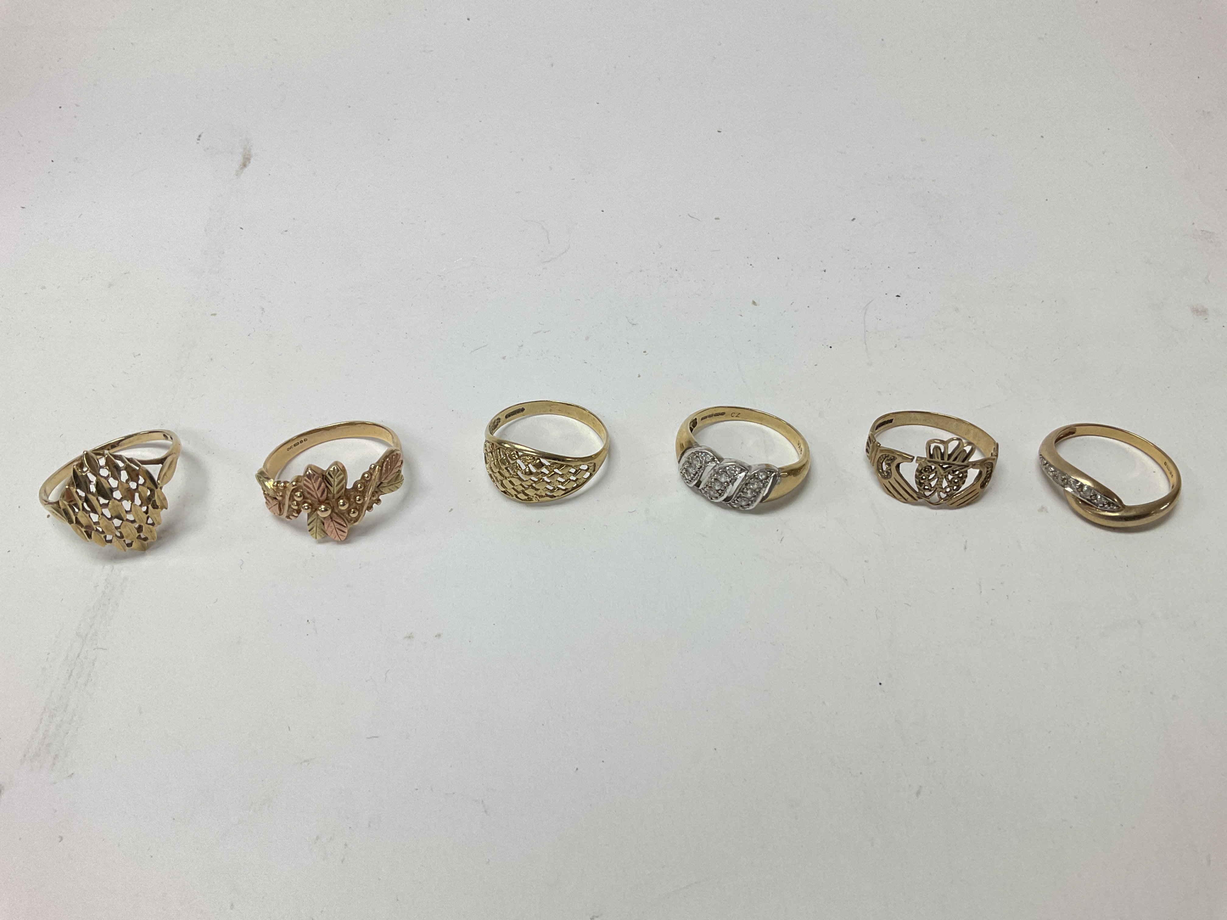 A variety of 9ct gold rings, approx weight 14.1 grams.