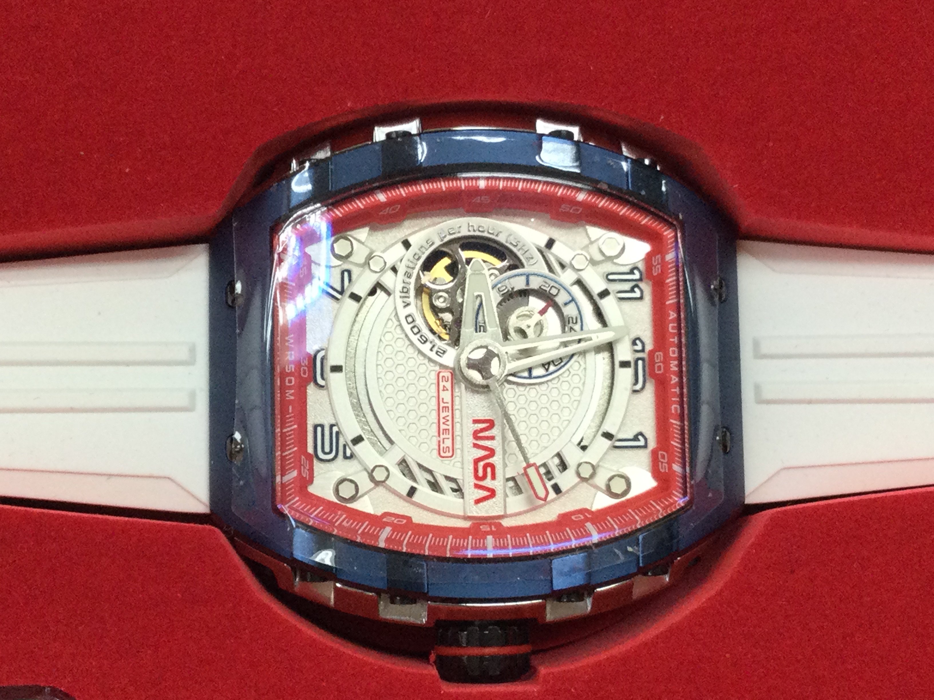 A Nubeo NASA limited edition want in box with all paperwork and additional straps. Seen running as excellent condition. Postage B